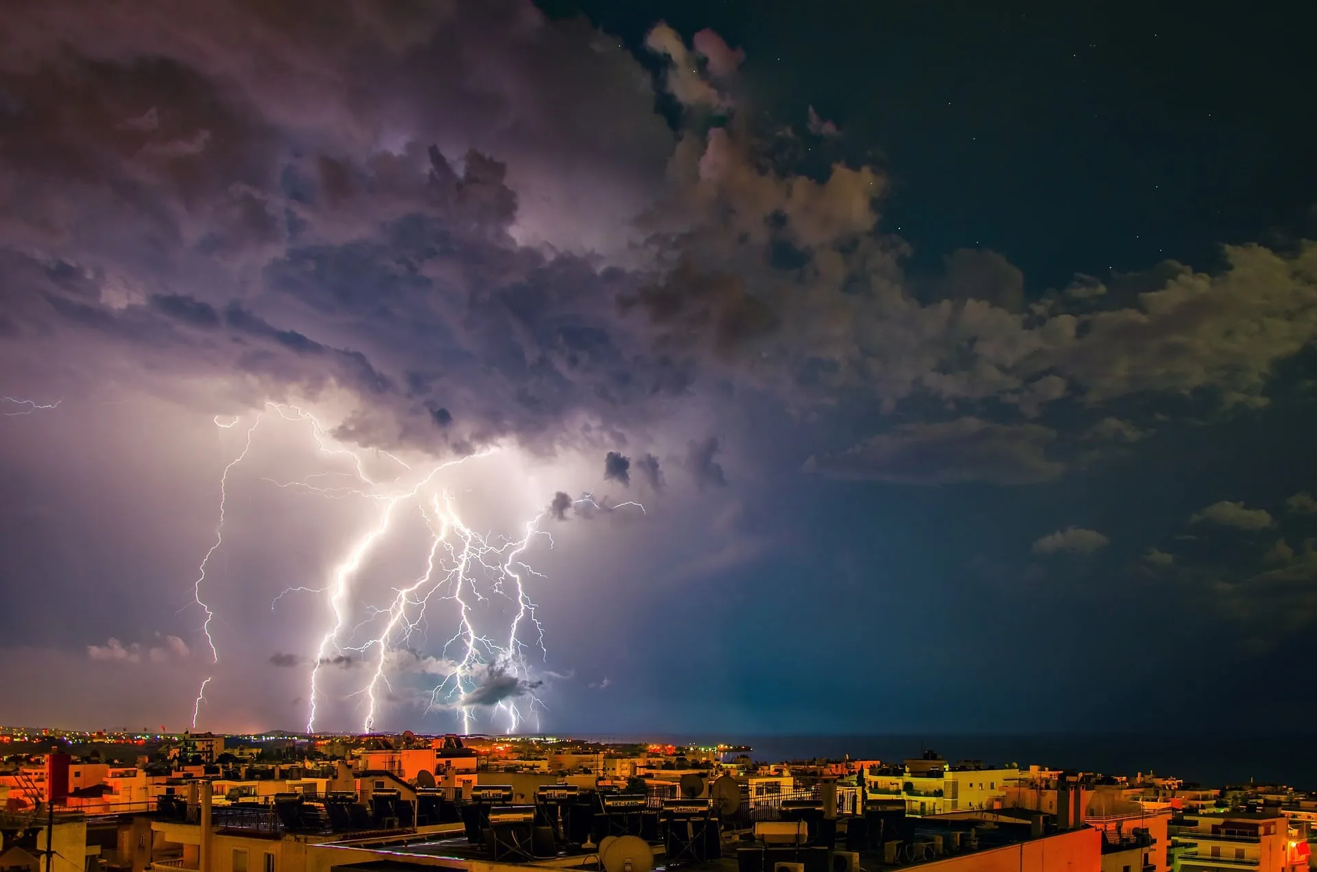 10 Important Facts About Lightning Greener Ideal
