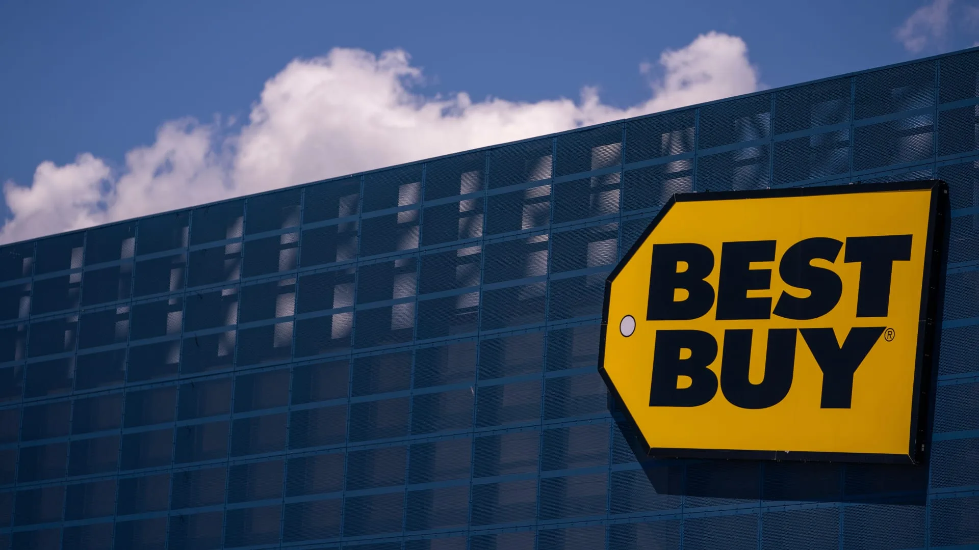 108007752 1721240013576 Gettyimages 2154484612 Best Buy V 1732552236 W 1920 H 1080