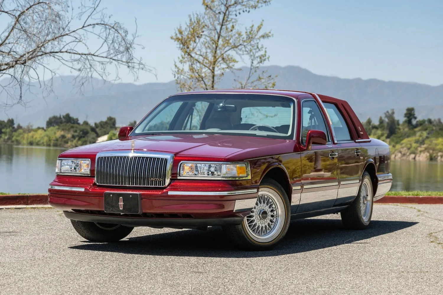 14K Mile 1997 Lincoln Town Car Signature Up For Auction