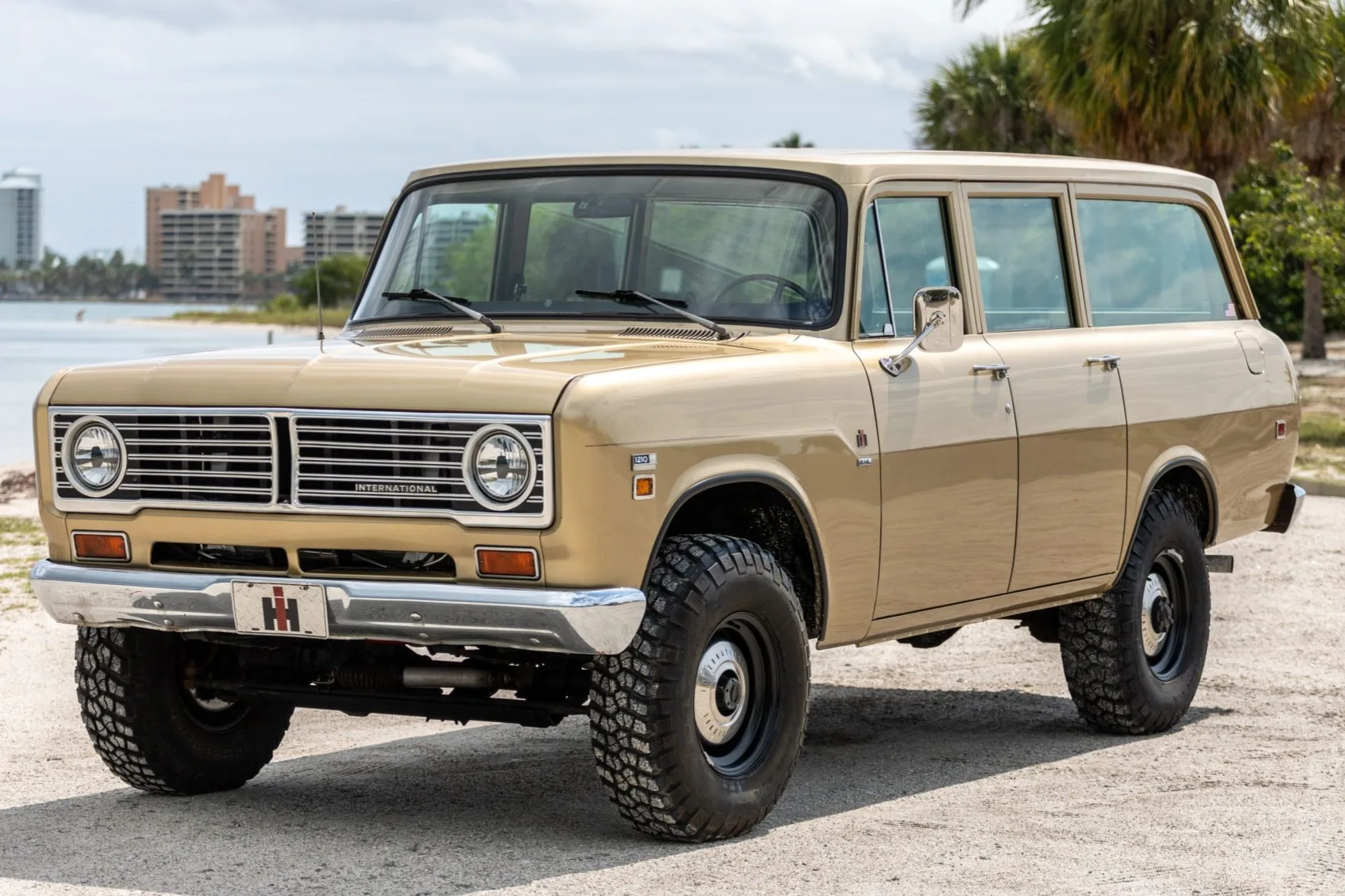 1972 International Harvester Travelall 1210 4X4 For Sale On Bat Auctions Sold For 56 055 On