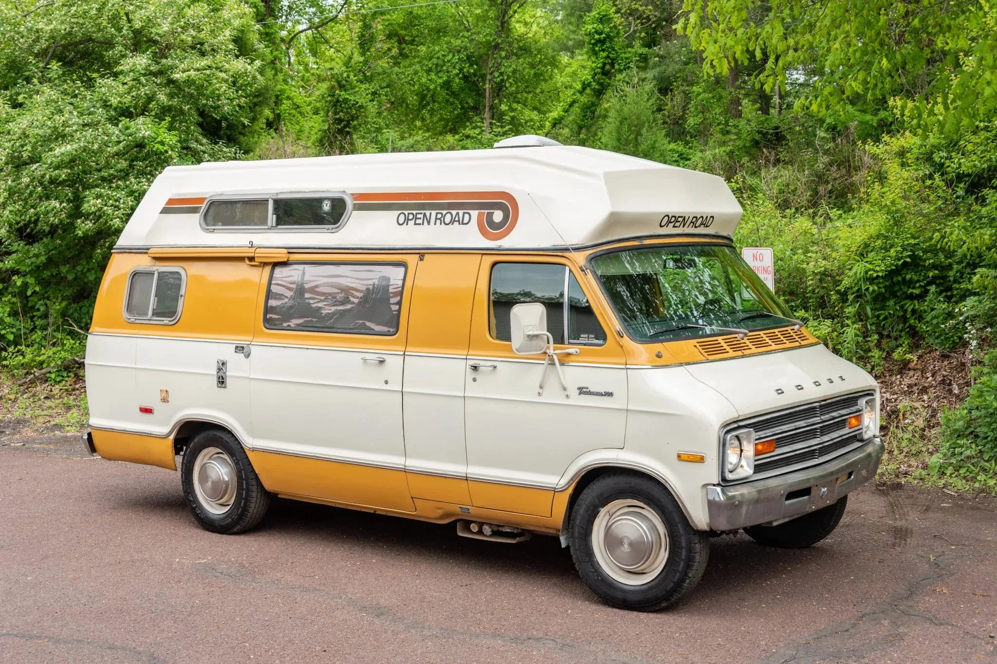 1974 Dodge B300 Camper Van Is A Seriously Cool Mini Rv Comes Packed With Features Autoevolution
