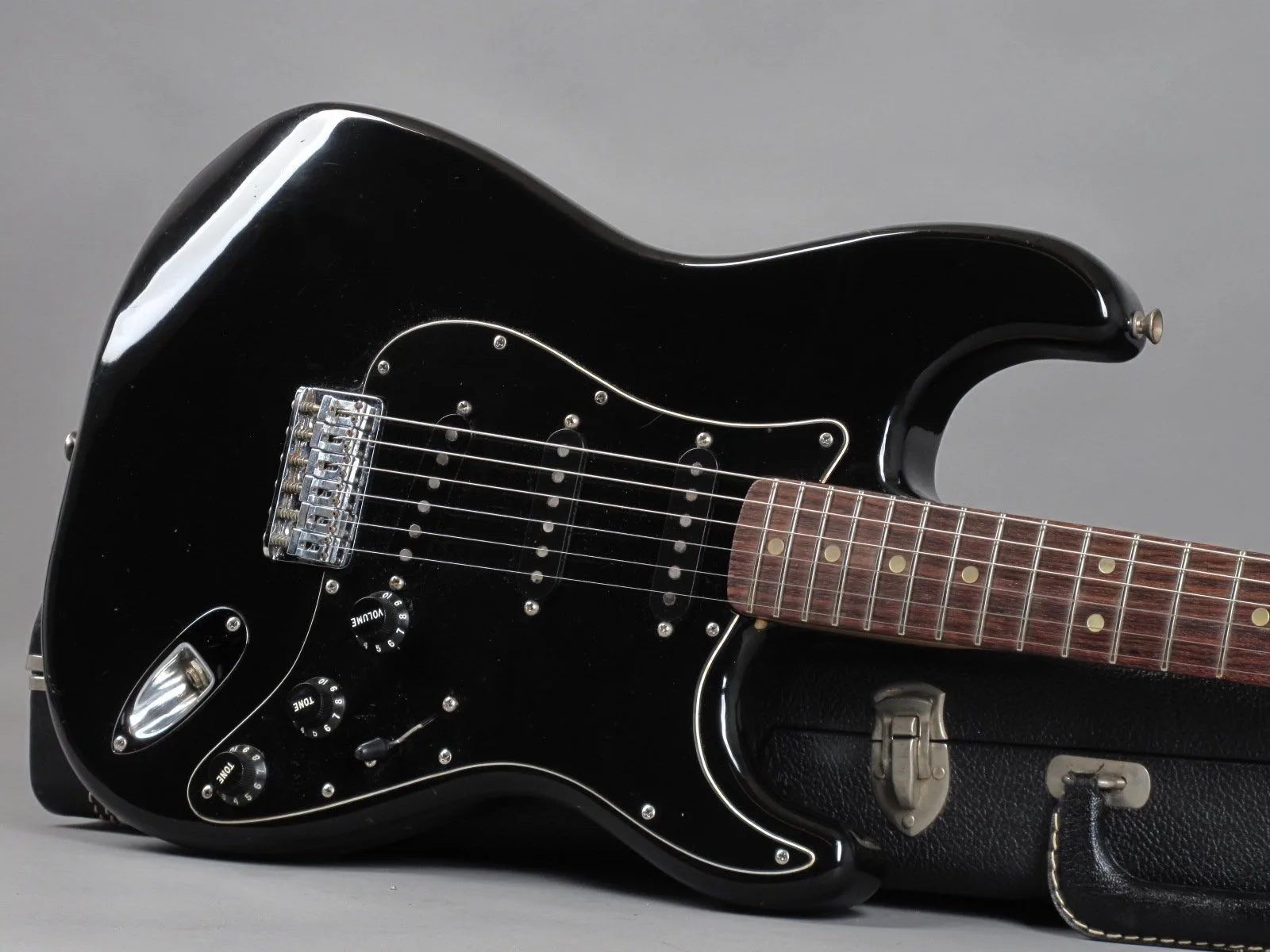 1976 Fender Stratocaster Black Guitarpoint
