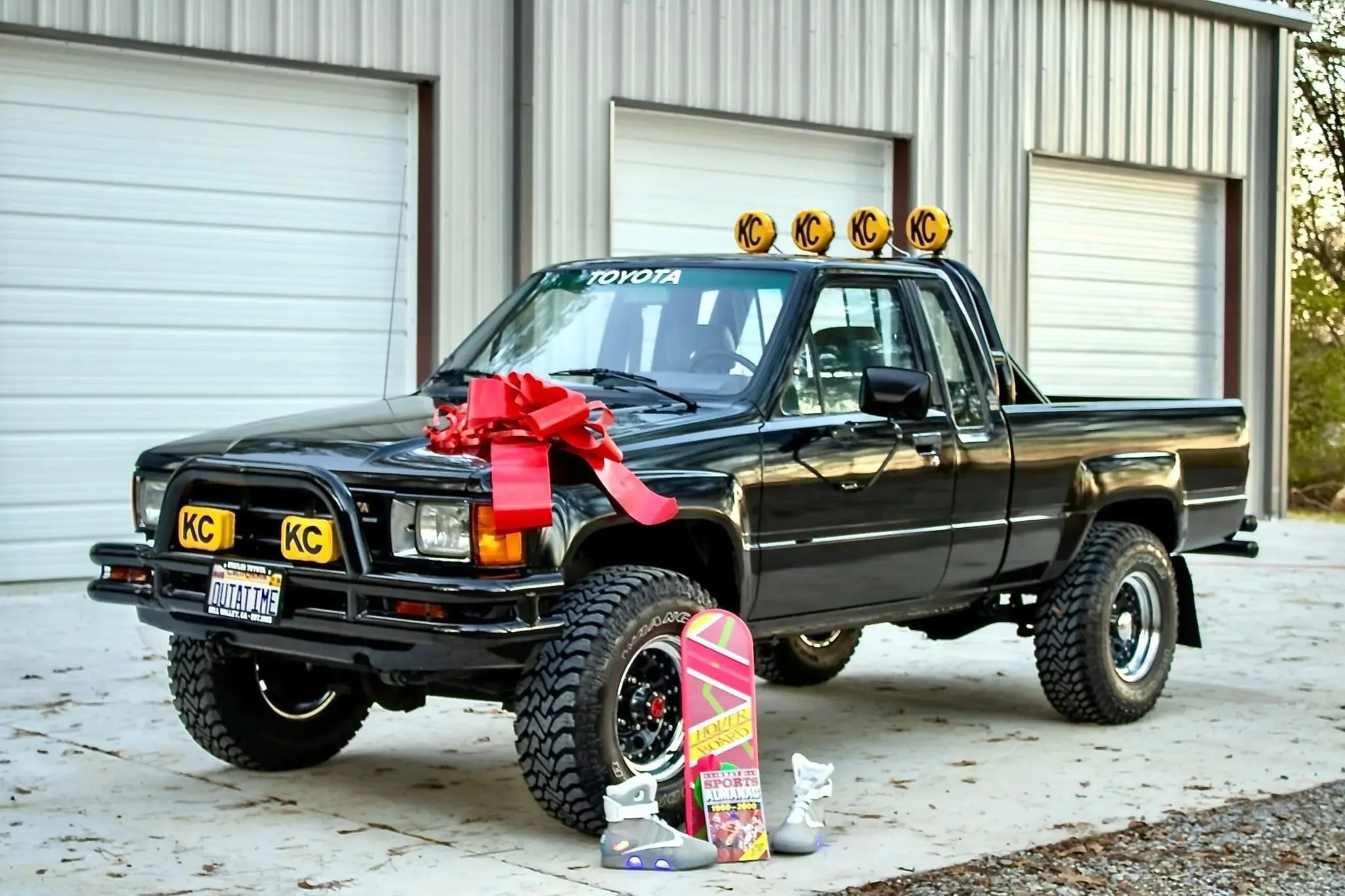 1985 Toyota Sr5 Pickup Is A Blast From The Past Or From The Future Autoevolution