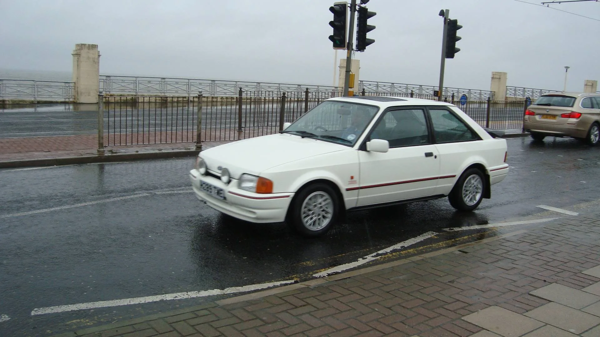 1991 Ford Escort Lx 2Dr Hatchback 1 9L Manual