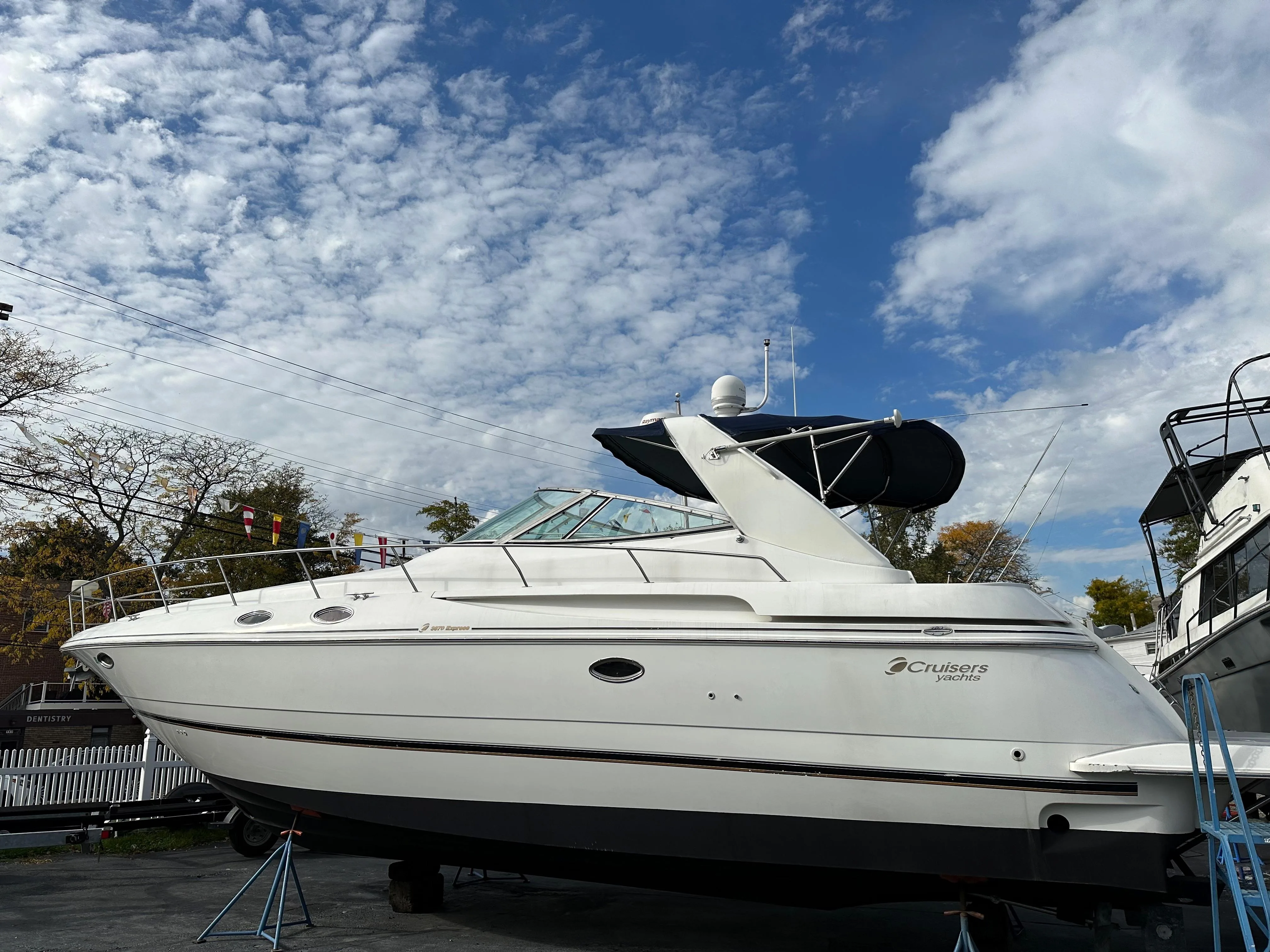 2000 Cruisers Yachts 3870 Express Motor Yacht For Sale Yachtworld