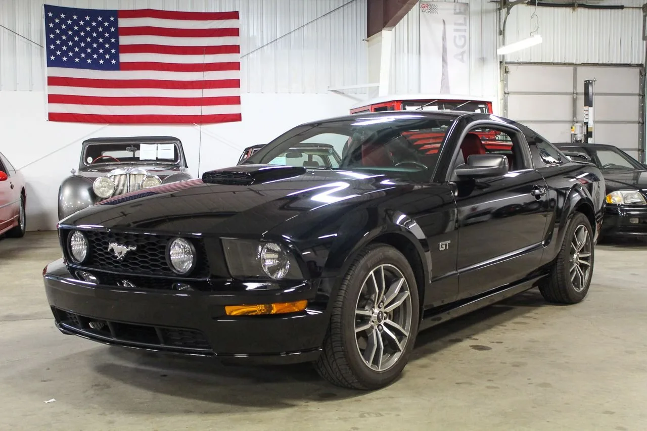 2005 Ford Mustang American Muscle Carz