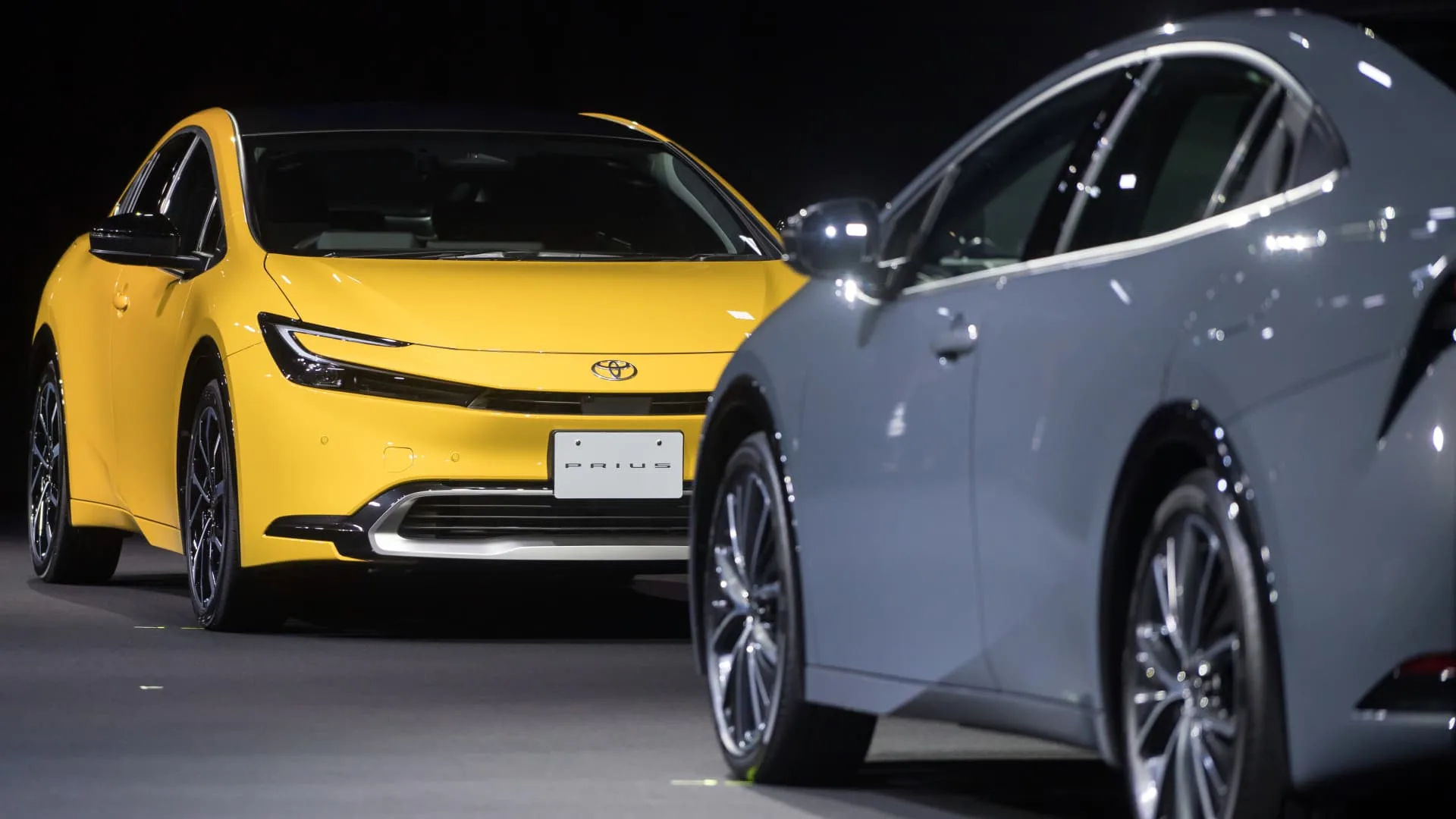 2023 Was The Year Of Ev Investment But Consumers Still Prefer Hybrids
