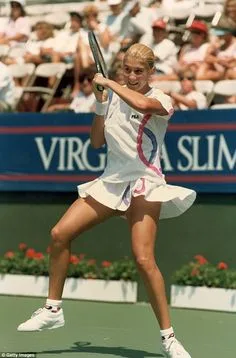 27 Monica Seles Ideas Atlet Mode Wanita Olahraga