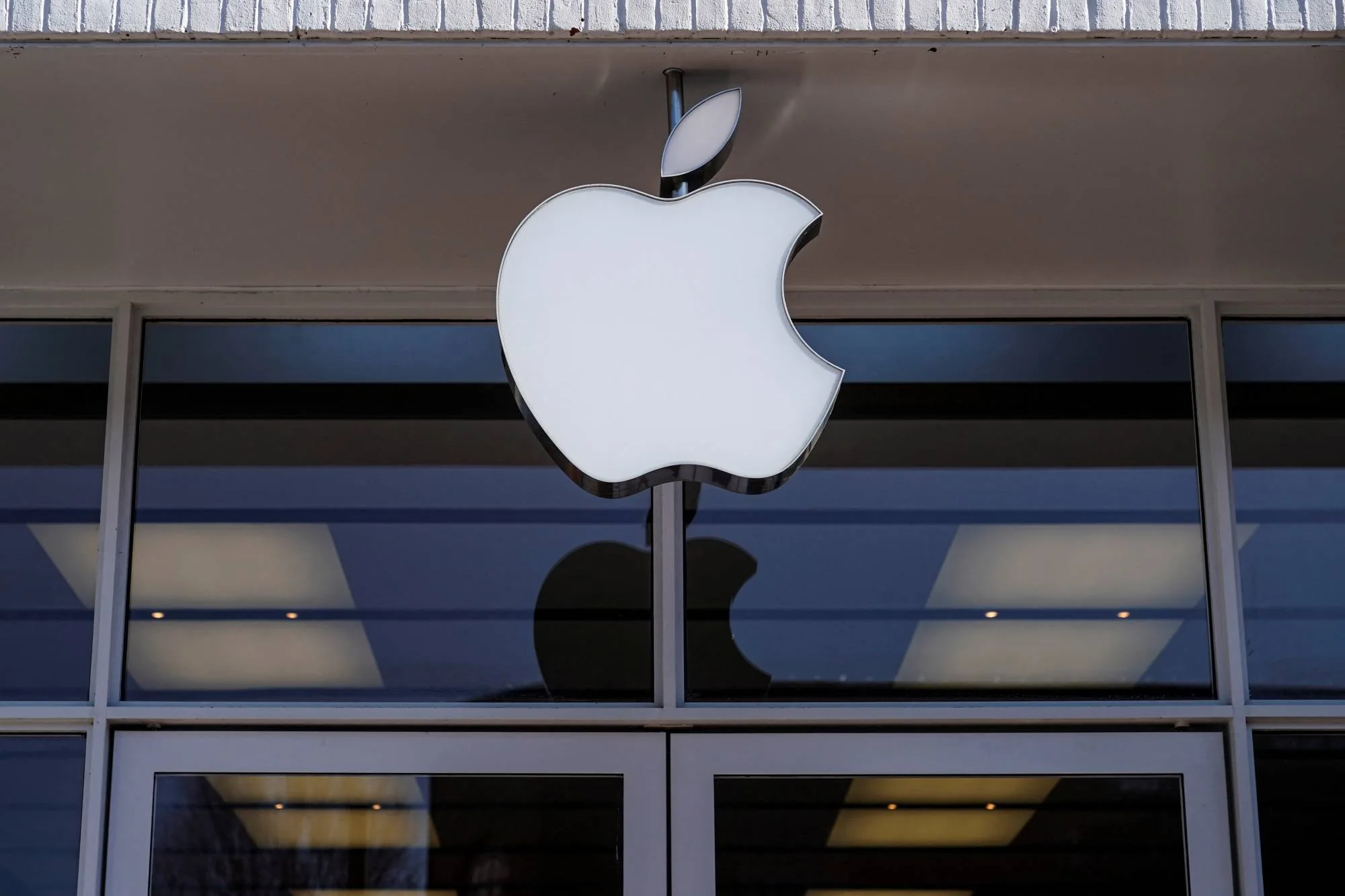 Apple Aims To Debut A New Low Cost 5G Iphone And Ipad In Early March The Japan Times