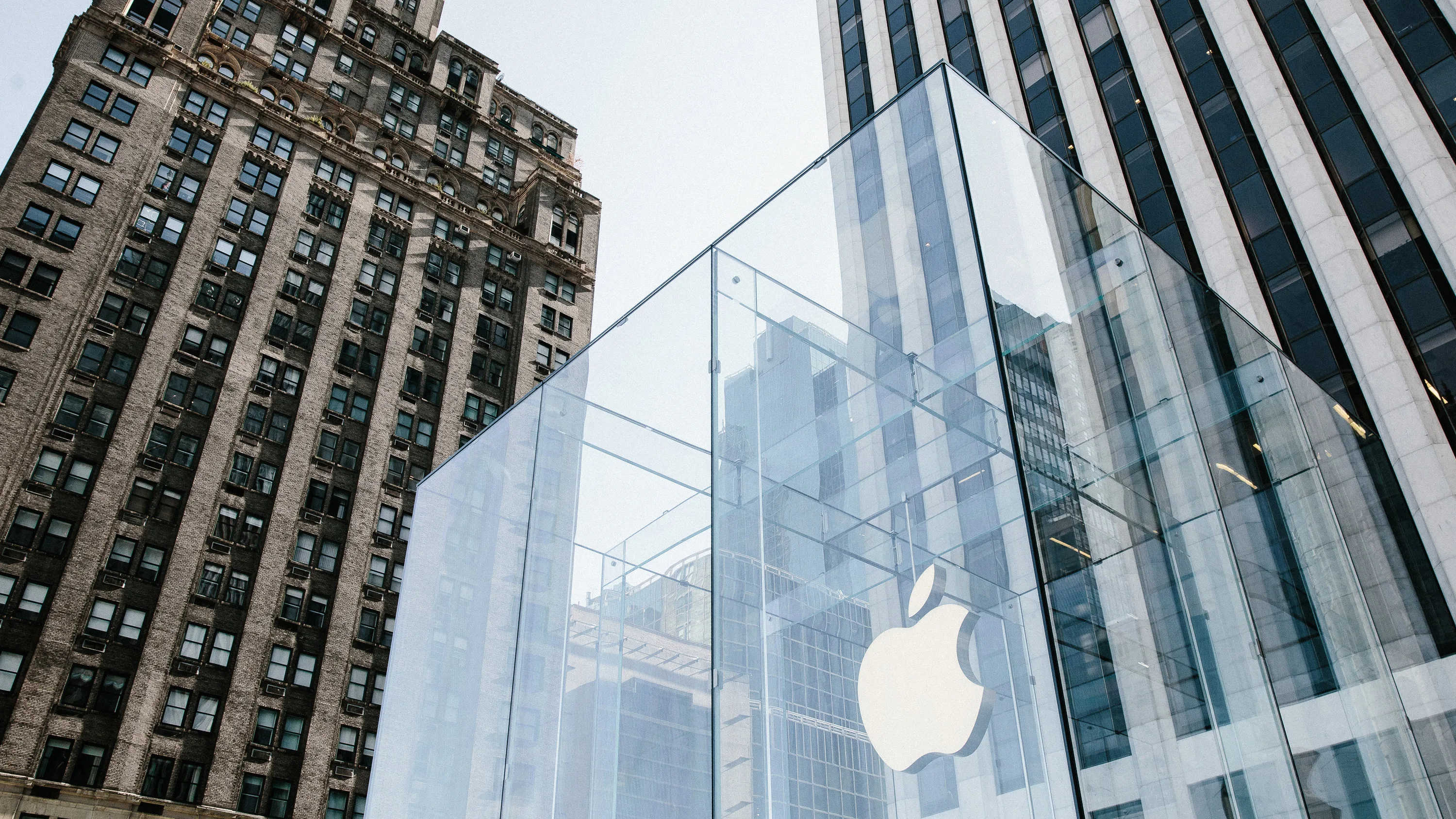 Apple In A Virtual Unveiling Introduces A 399 Iphone The New York Times