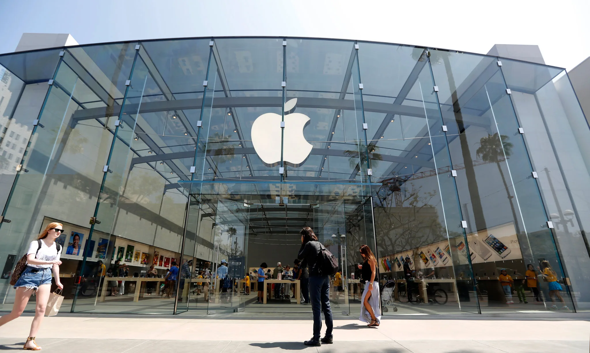 Apple Stores Are Bringing In More Money Per Visitor Than Ever The New York Times