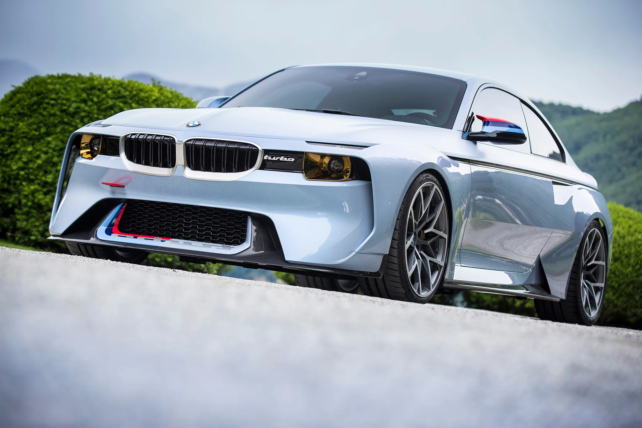 Bmw 2002 Hommage Concept Meets The Bmw 2002 Turbo