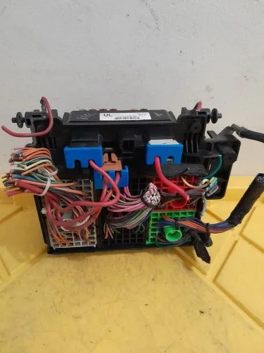Buy 2002 Gmc Yukon Fuse Box In For Us 45 00