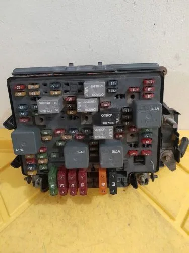 Buy 2002 Gmc Yukon Fuse Box In For Us 45 00