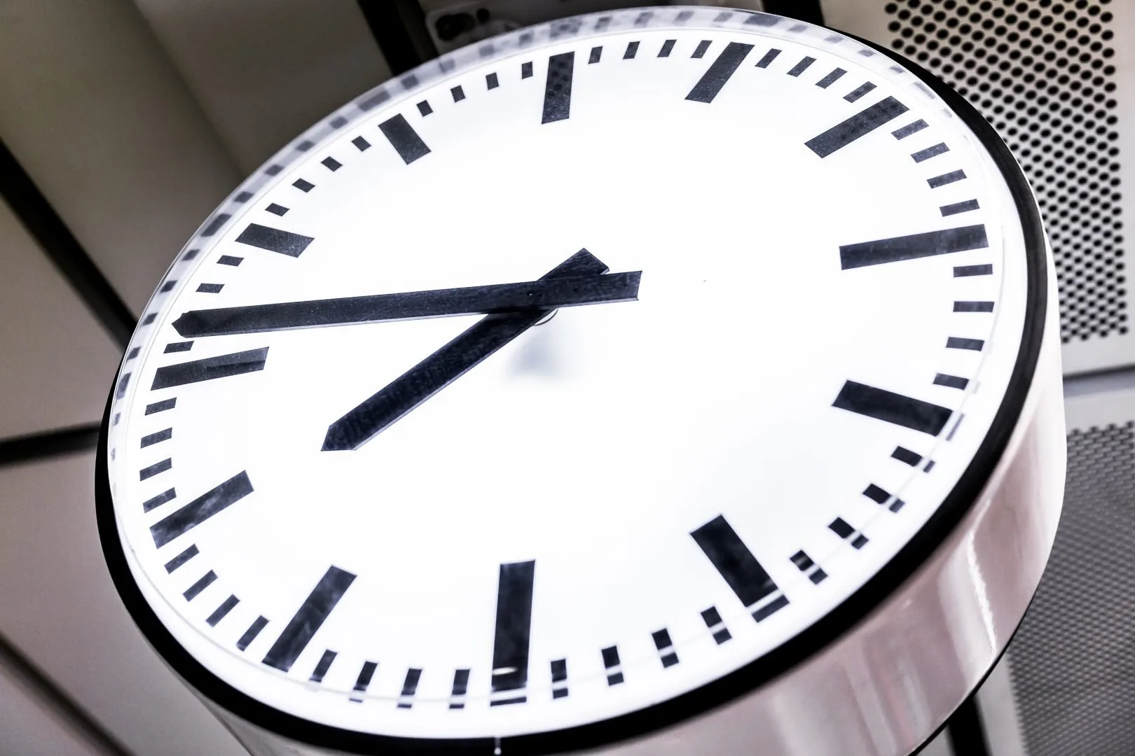 Can You Tell The Time On A Traditional Clock First News Live