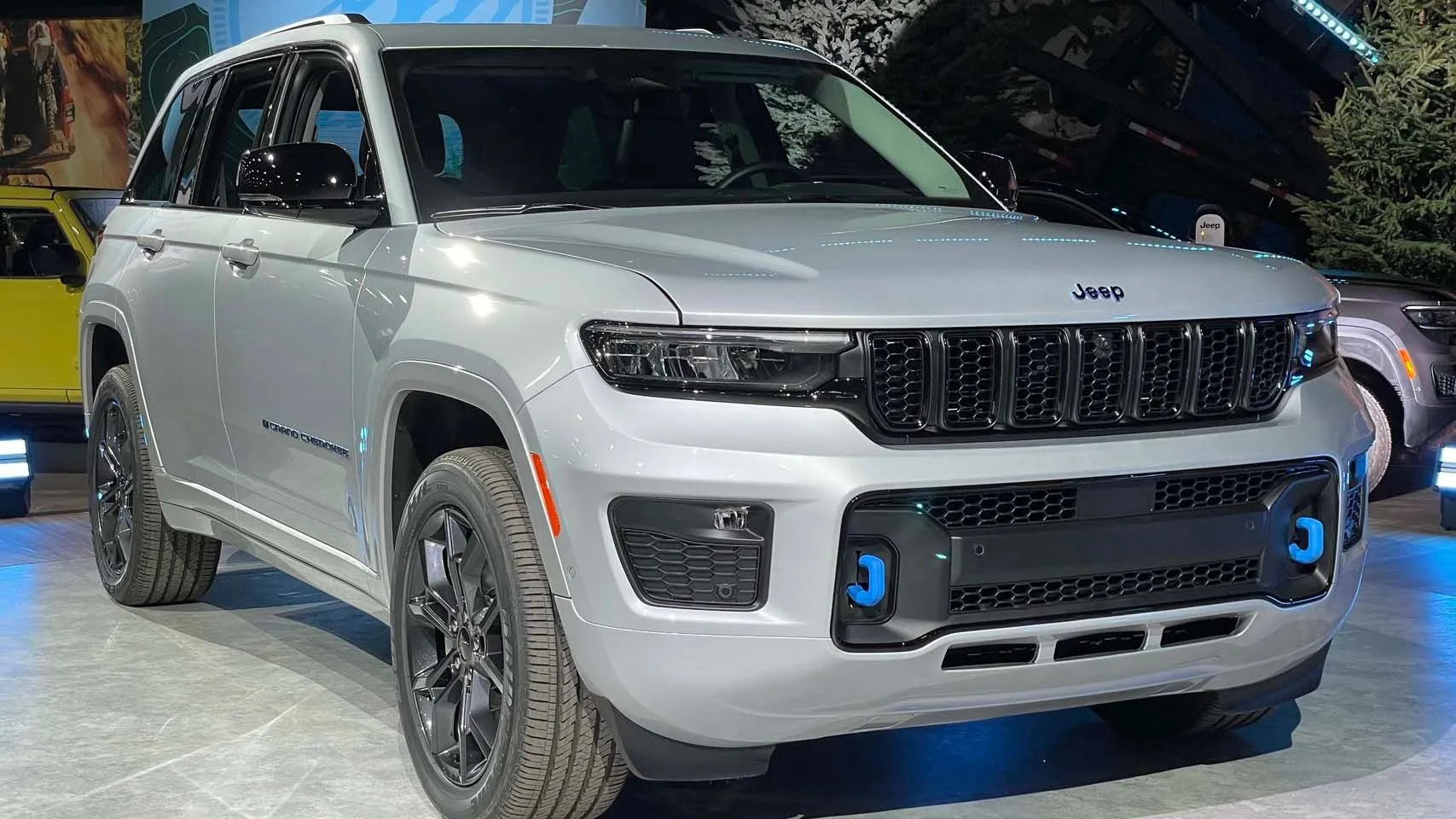 Compare Jeep Grand Cherokee 4Xe Trims