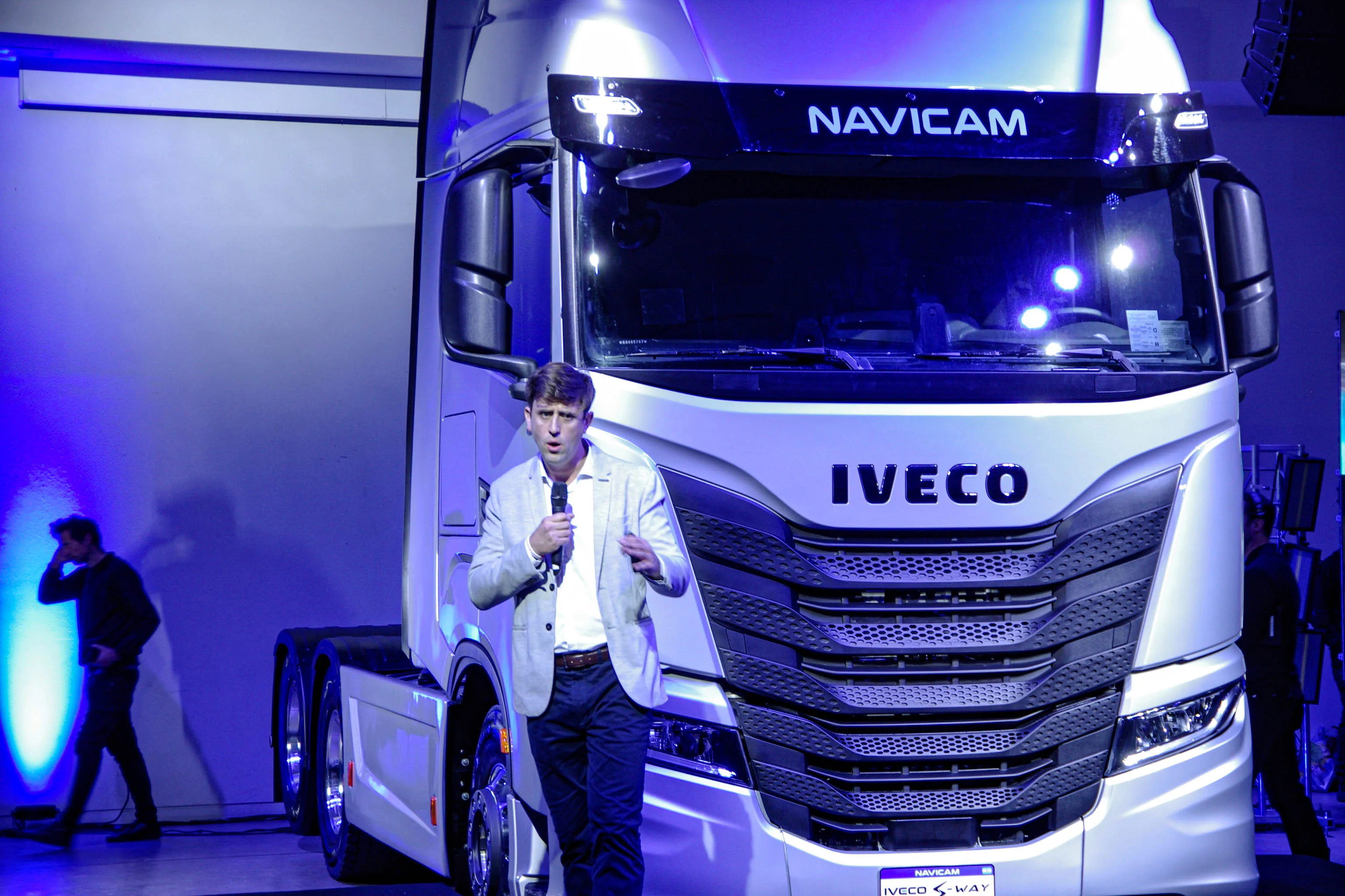 Contacto En Escobar Iveco S Way 480 6X2 Mega Cab