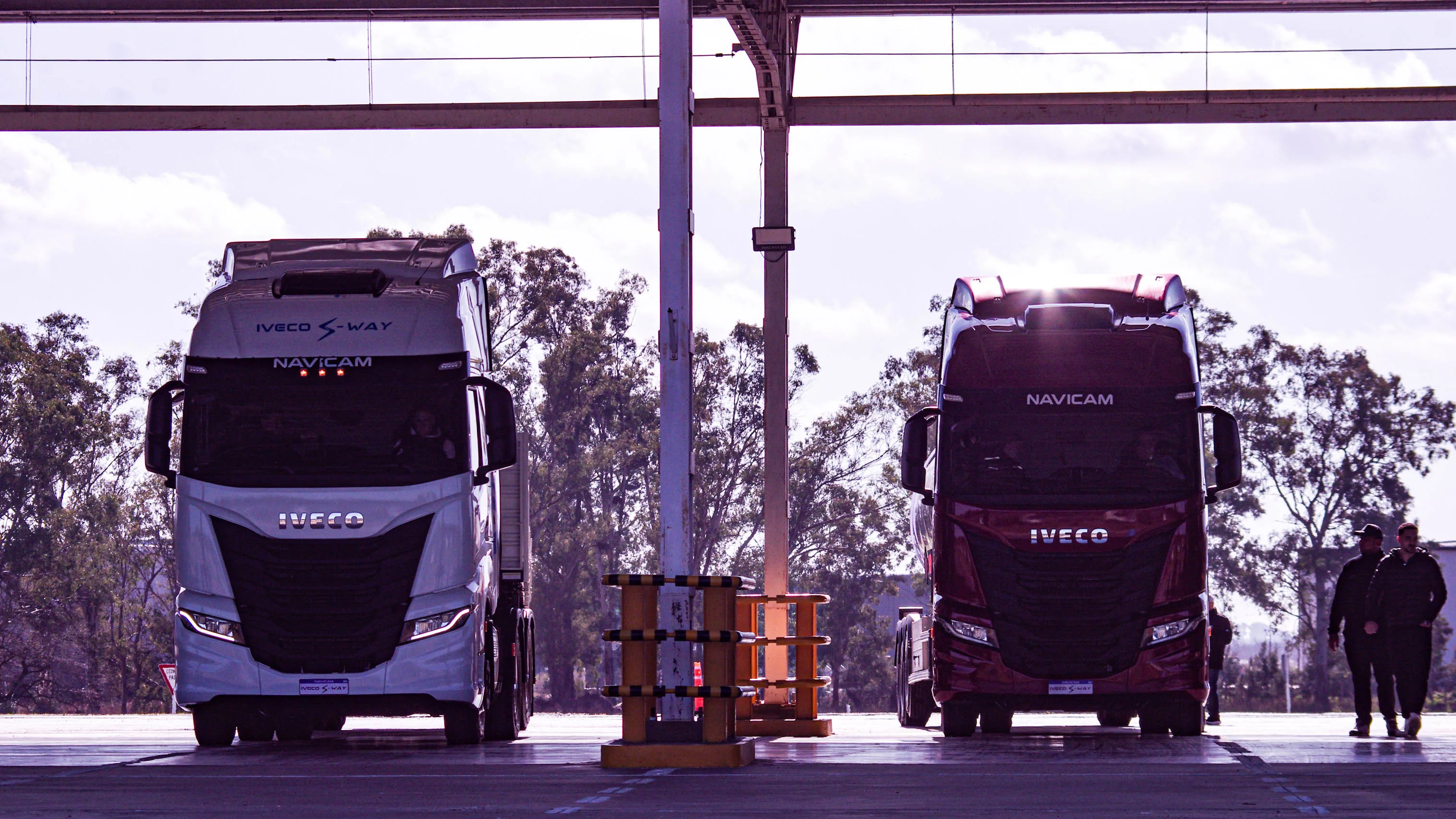 Contacto En Escobar Iveco S Way 480 6X2 Mega Cab