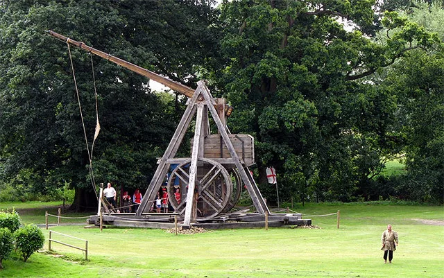 Demonstrating The Trebuchet Martin Addison Cc By Sa 2 0 Geograph Britain And Ireland