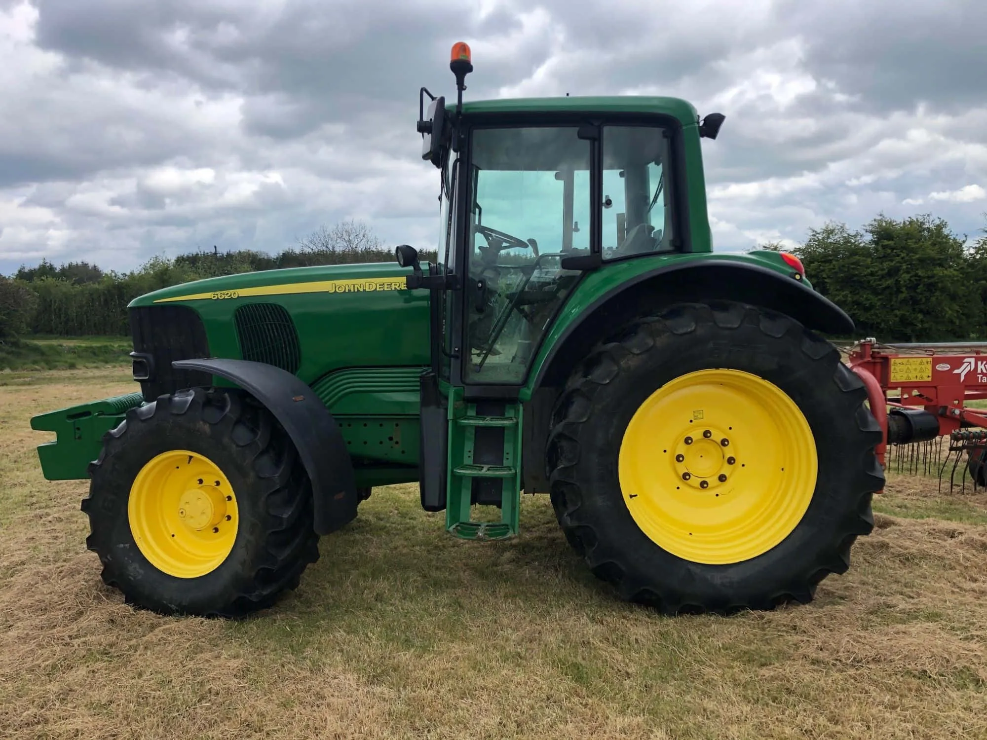 Download Awesome Tractor Picture