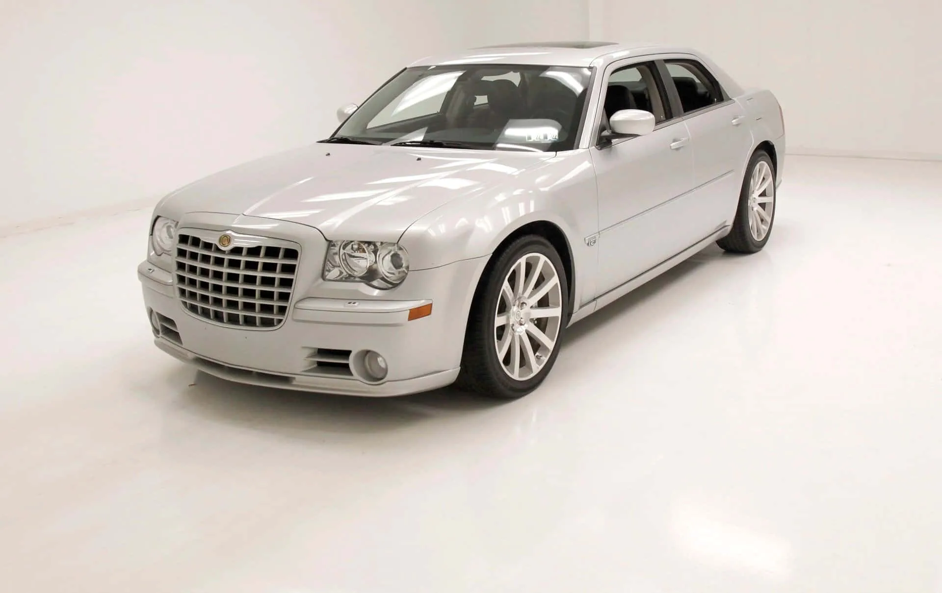 Download Chrysler 300 Driving In City Wallpaper