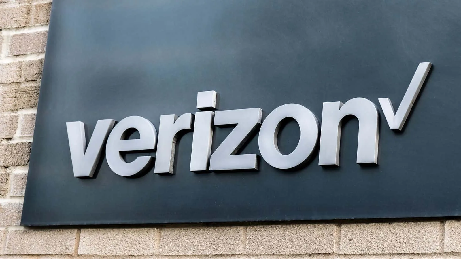 Download Connecting People And Technology With Verizon