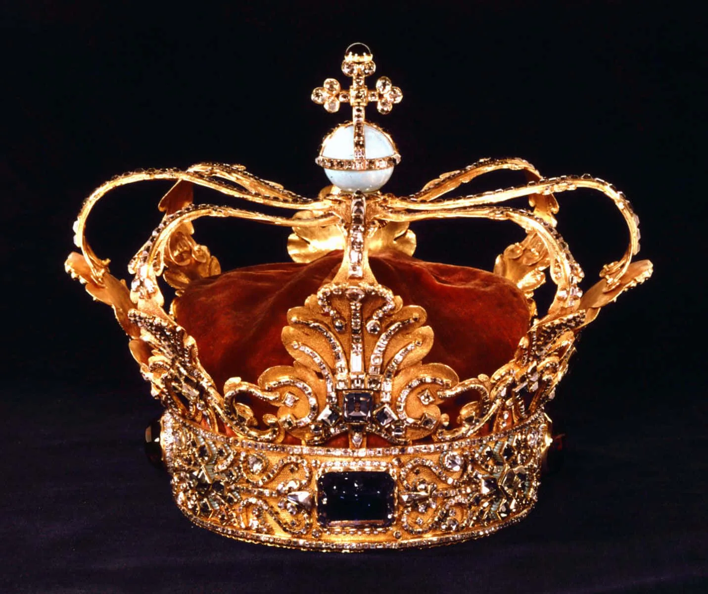 Download Crown Pictures