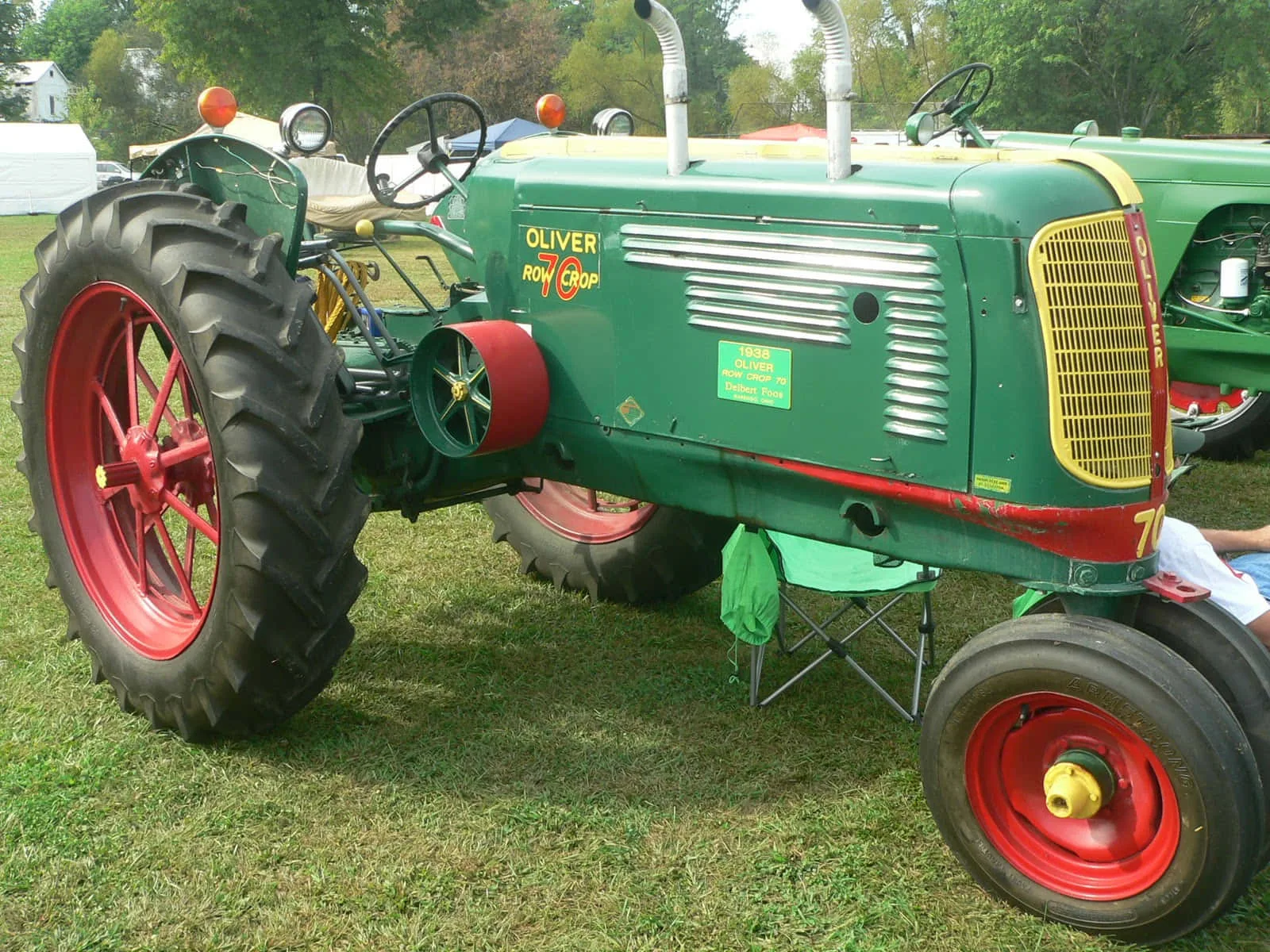 Download Oliver Row Crop Tractor Picture