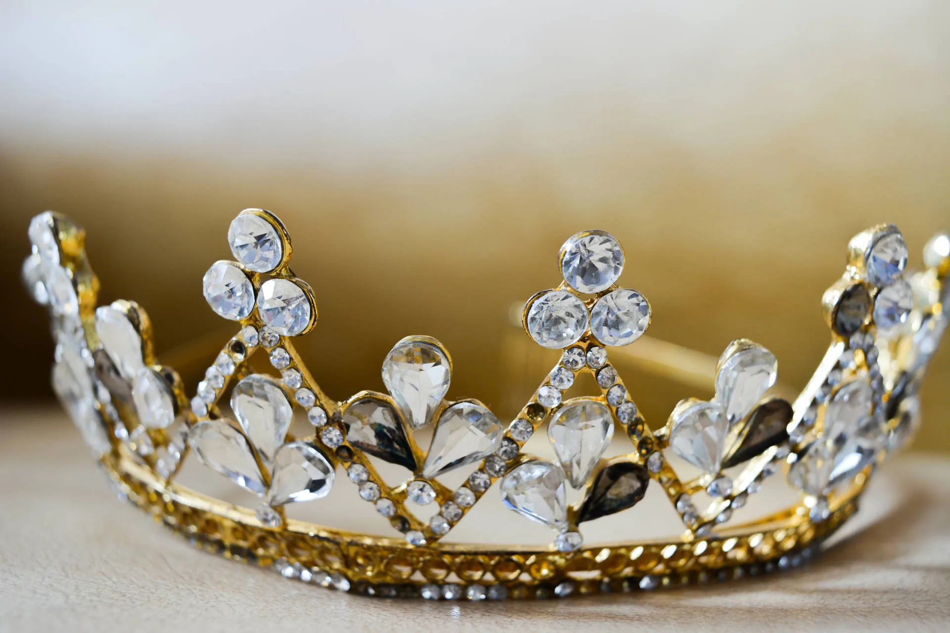 Download Royal Crown Diamond Wallpaper