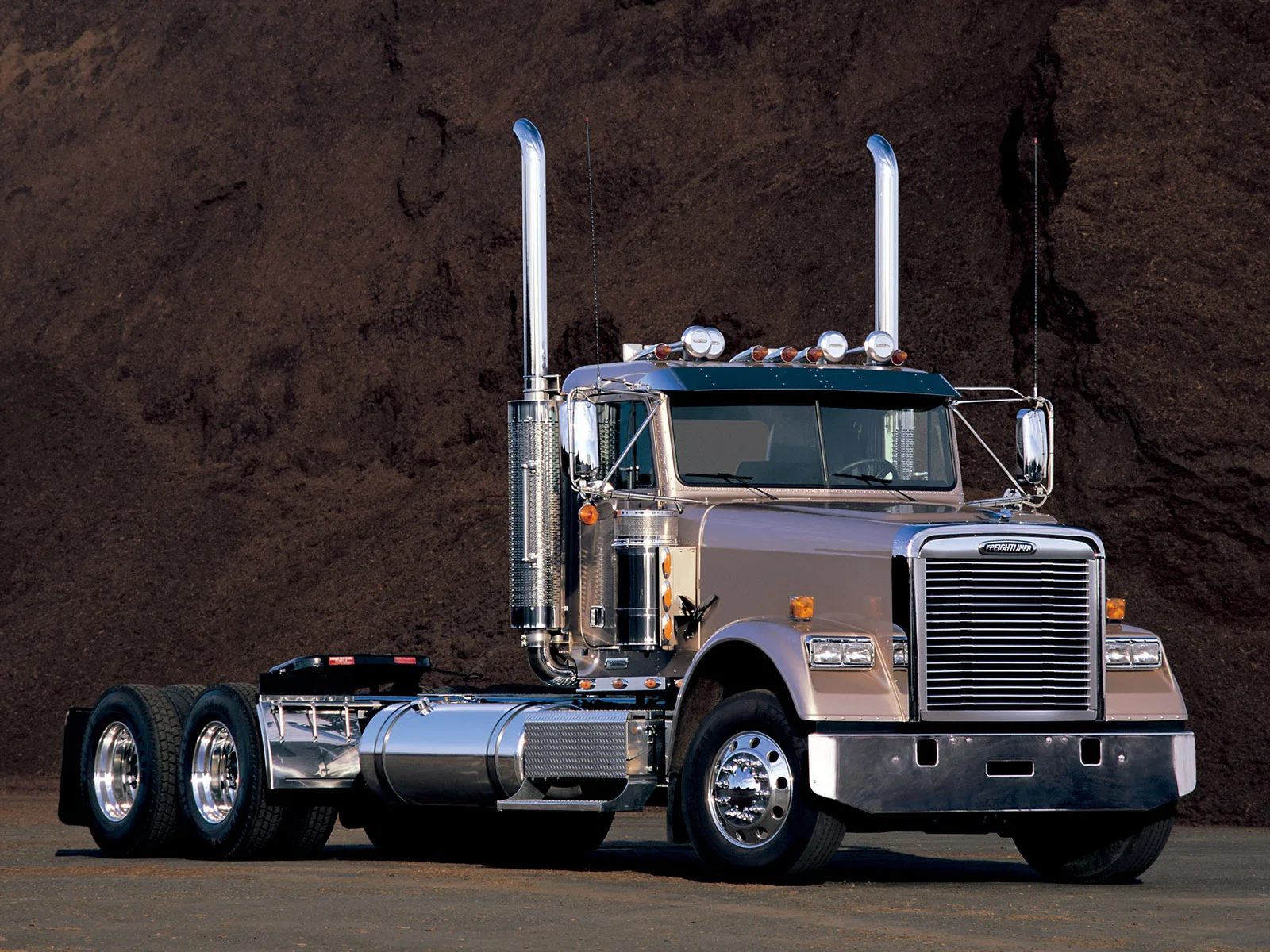 Download Vehicle Freightliner Trucks Wallpaper