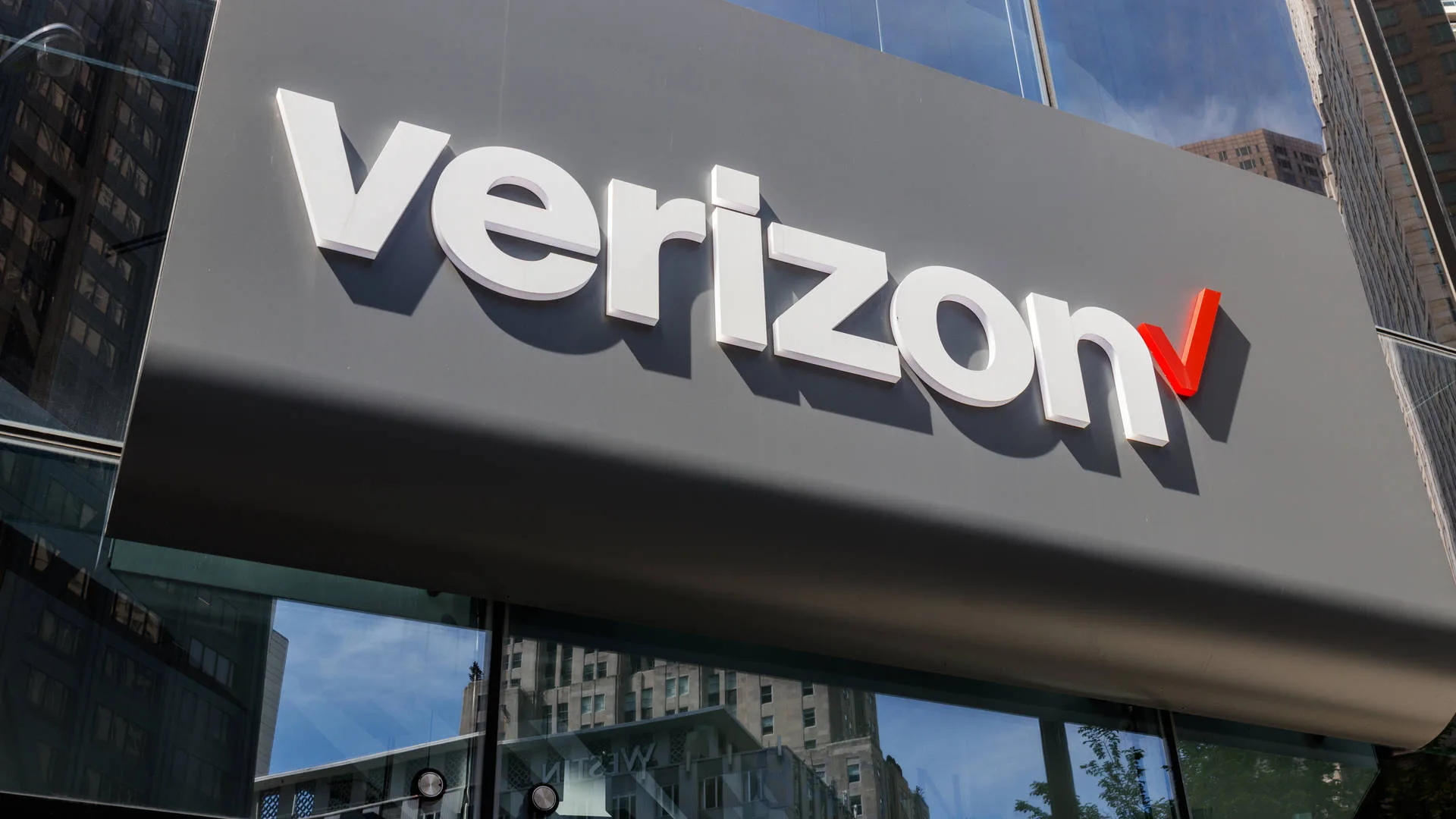 Download Verizon Leader In Mobile Network Technology Wallpaper
