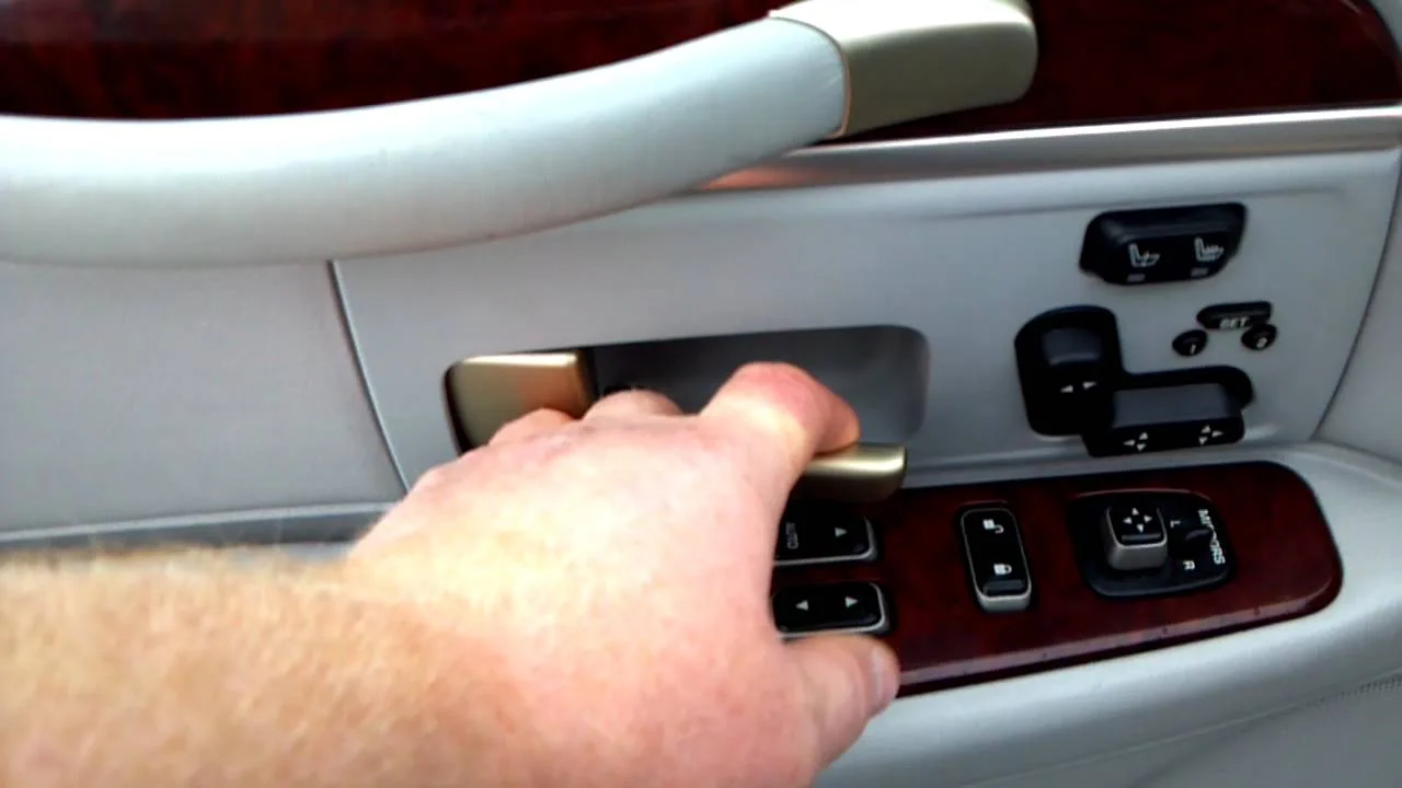 Drivers Side Door Diagram For A 2005 Lincoln Town Car