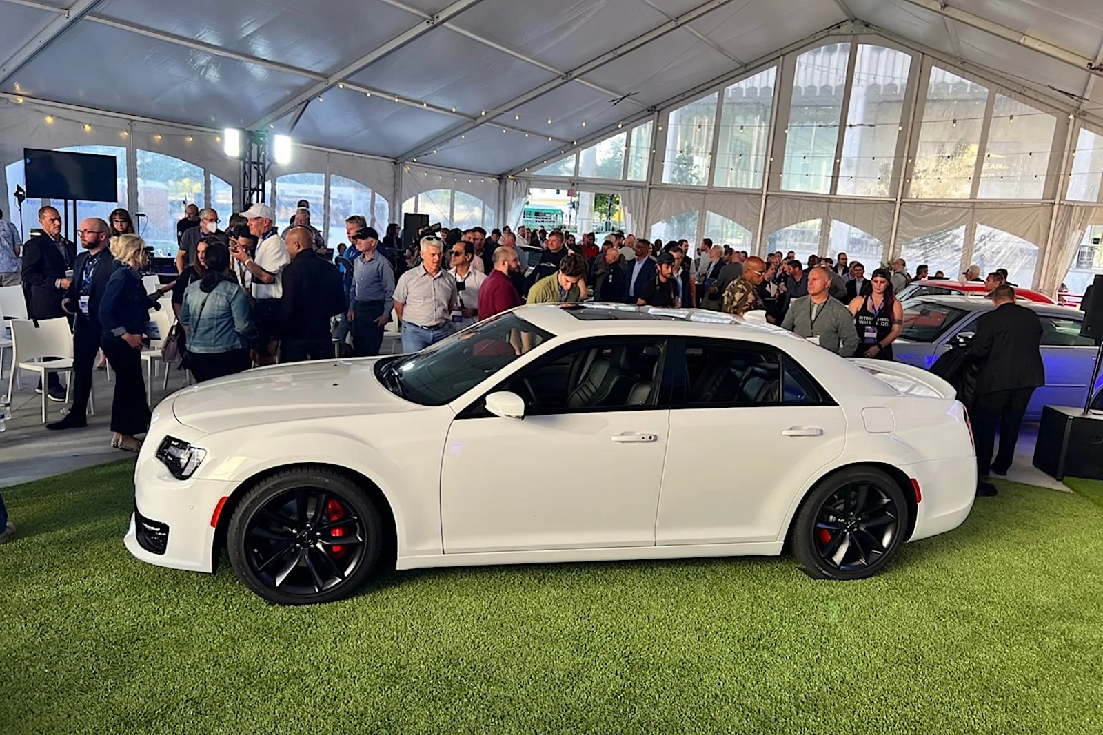 End Of An Era Chrysler Reveals Final 300C Sedan The Detroit Bureau