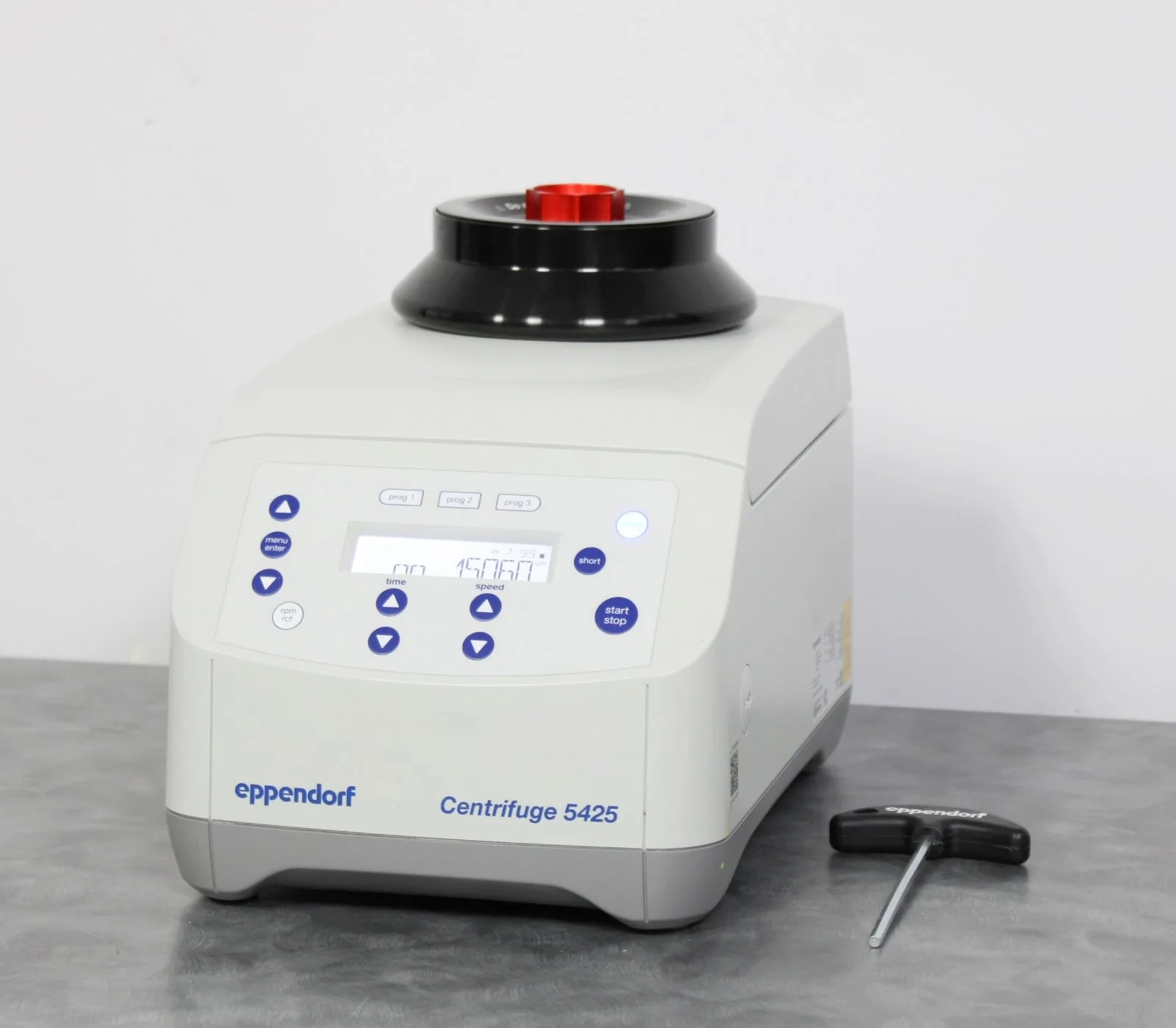 Eppendorf 5425 Microcentrifuge With Fixed Angle Rotor