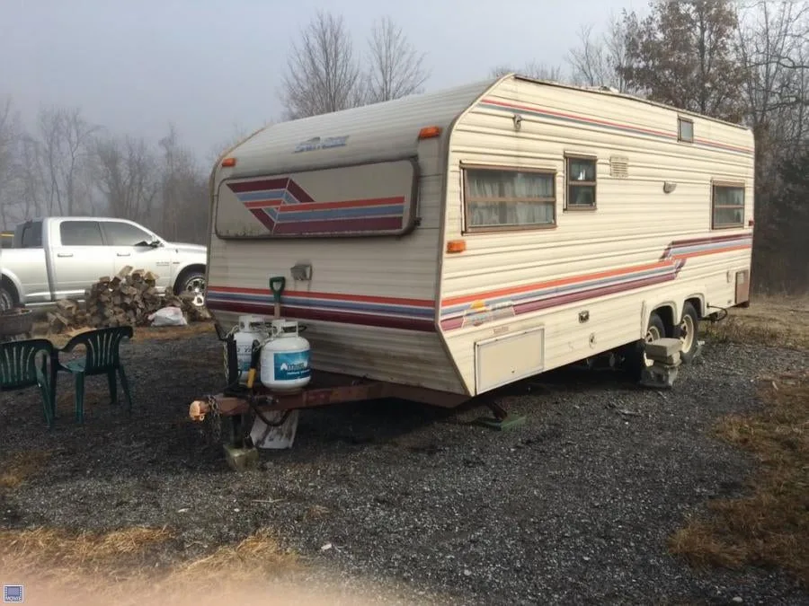 F S 20 Ft Sunline Trailor Camper