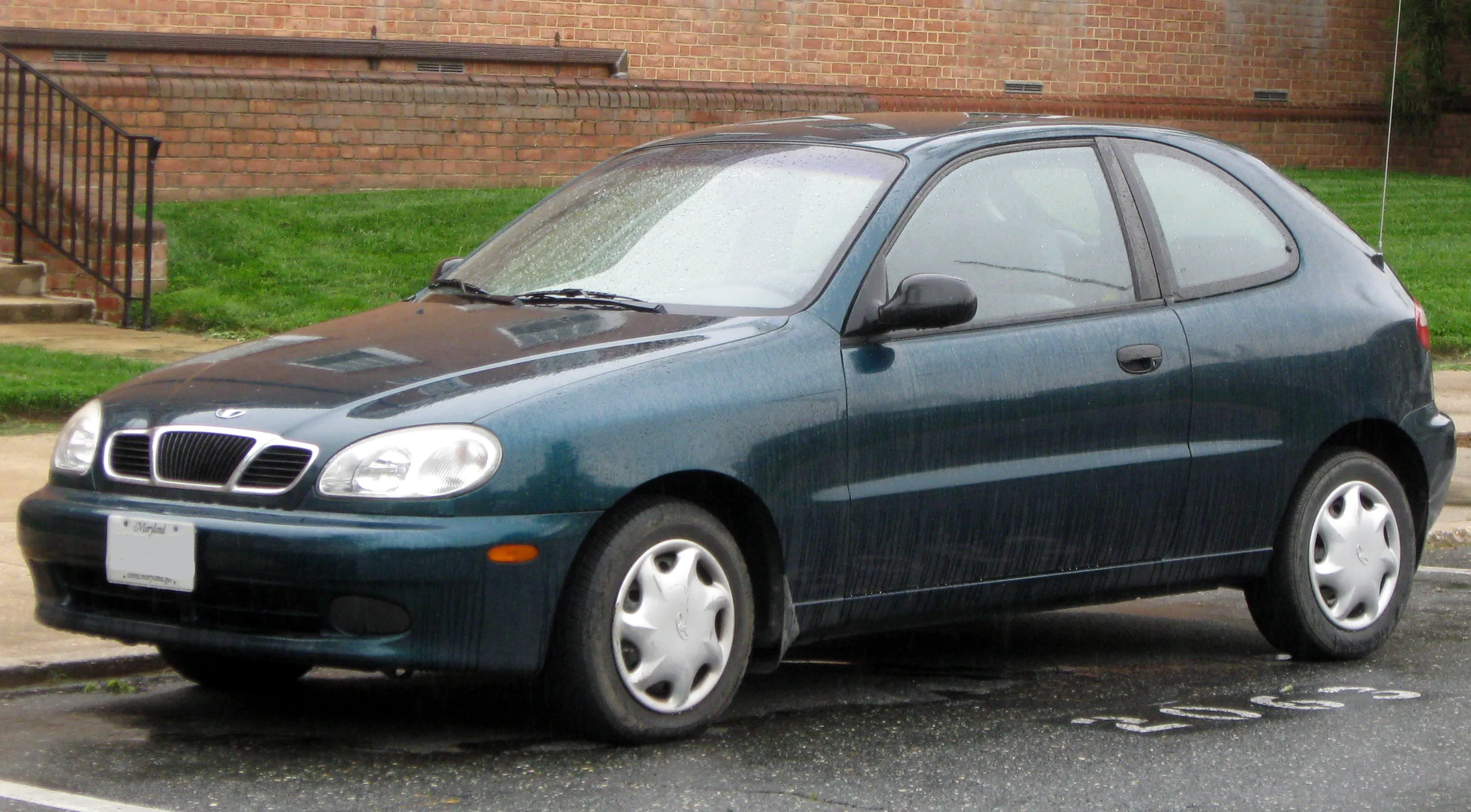 File Daewoo Lanos Hatchback 04 22 2011 Wikimedia Commons