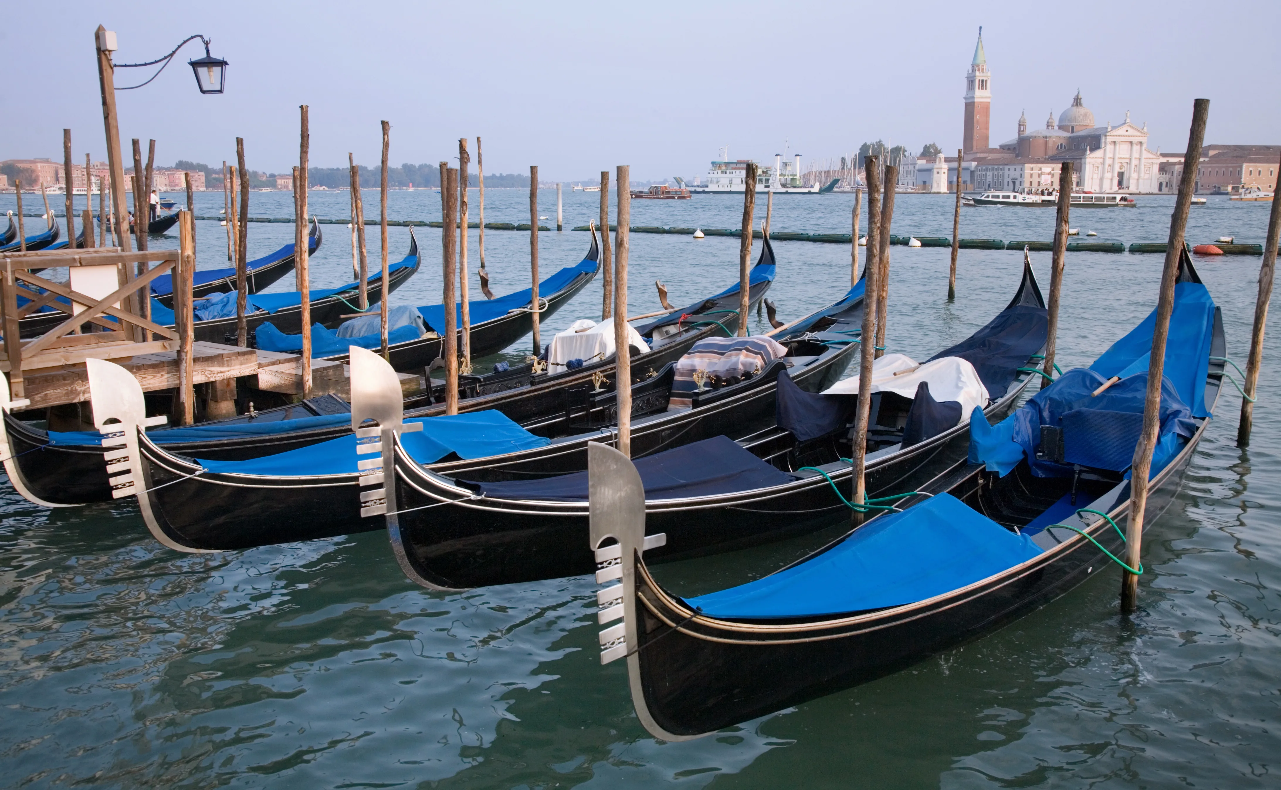 File Venice Gondolas