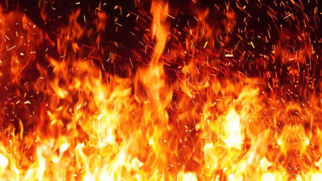 Five Alarm Fire Engulfs Commercial Building In Glendale California Times Now