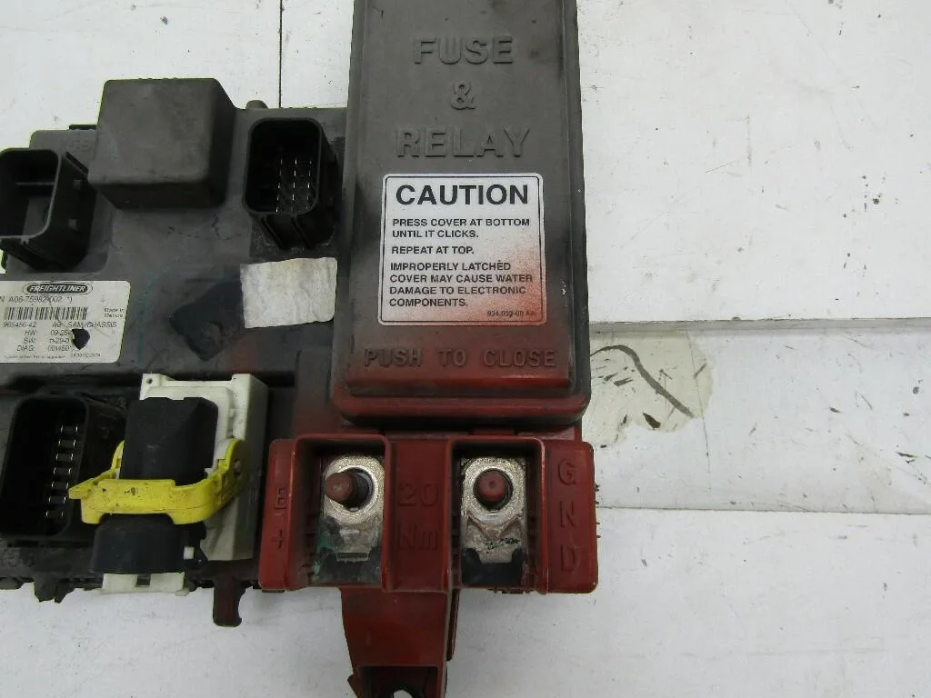 Freightliner Cascadia Fuse Box Oem A0675982002 In Owensboro Ky 128659