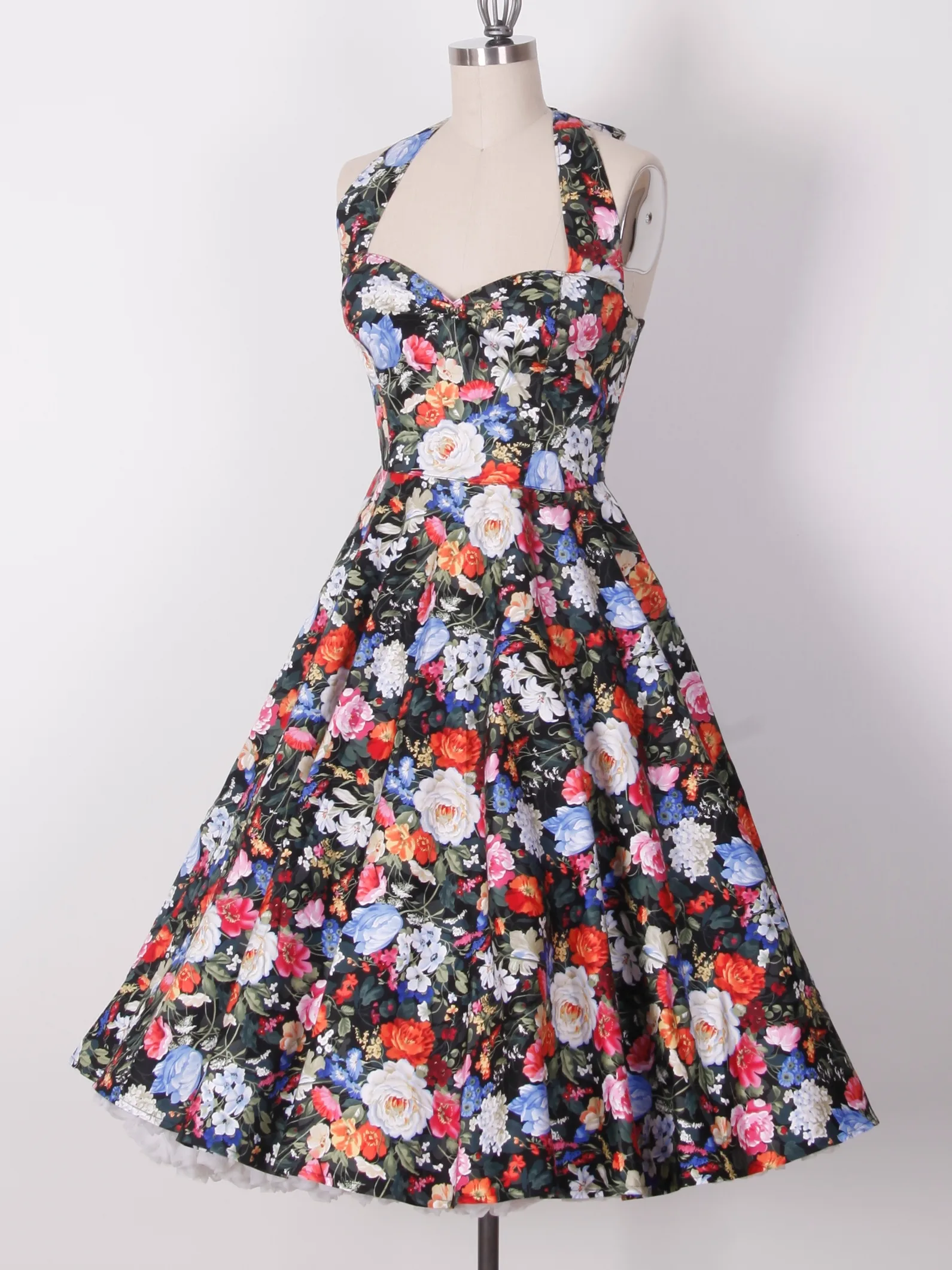 Get A Trendy Vintage Look With Retro Dresses Girl Gloss