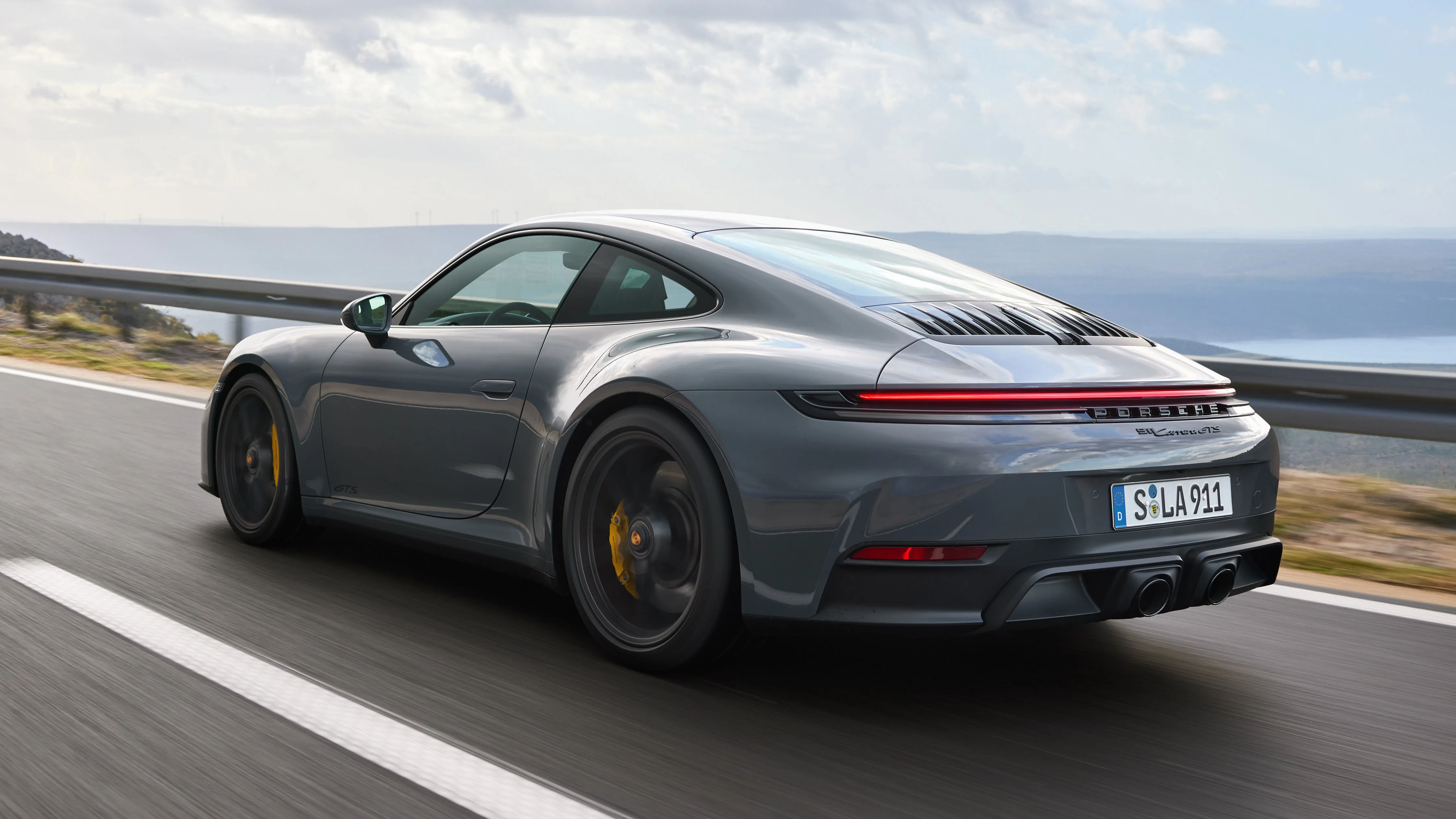Here S How The New Porsche 911 Gts S T Hybrid System Actually Works Top Gear