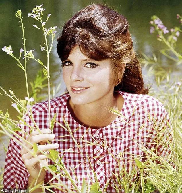 Hollywood Beauty Katharine Ross 81 Fit In Her Skinny Jeans During Rare Sighting In Malibu