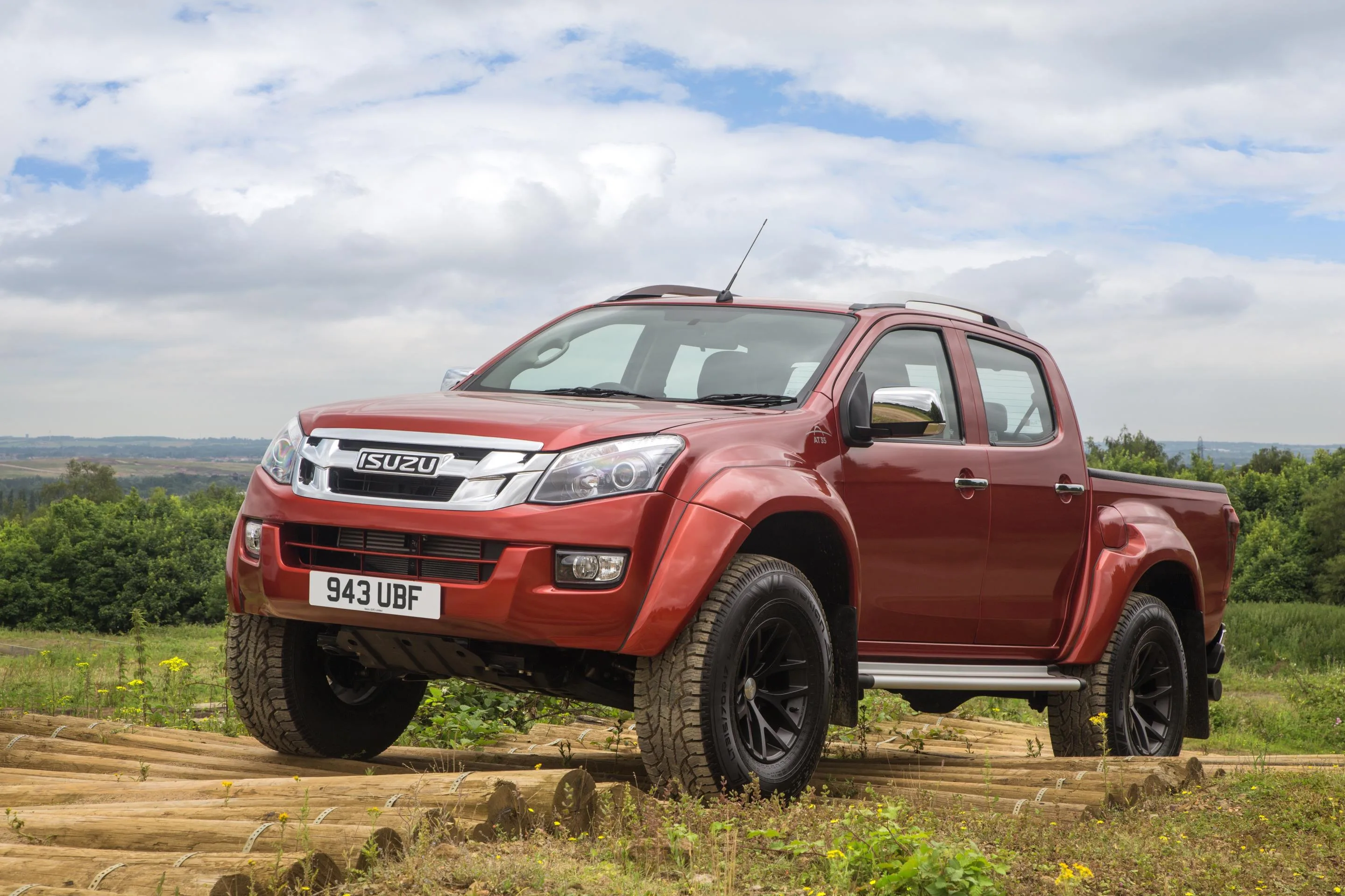 Isuzu D Max Arctic Trucks At35 Price Announced Prepare 30 999 Autoevolution