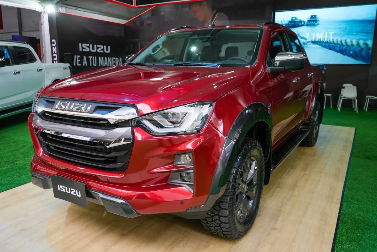 Isuzu Se Presentó En El Salón Del Automóvil De La Mano Del Grupo Movelit Como Su Nuevo