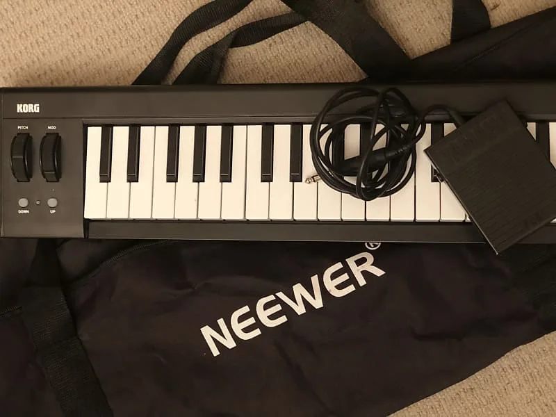 Korg Microkey Air 61 Key Bundle Includes Yamaha Fc5 Sustain Reverb