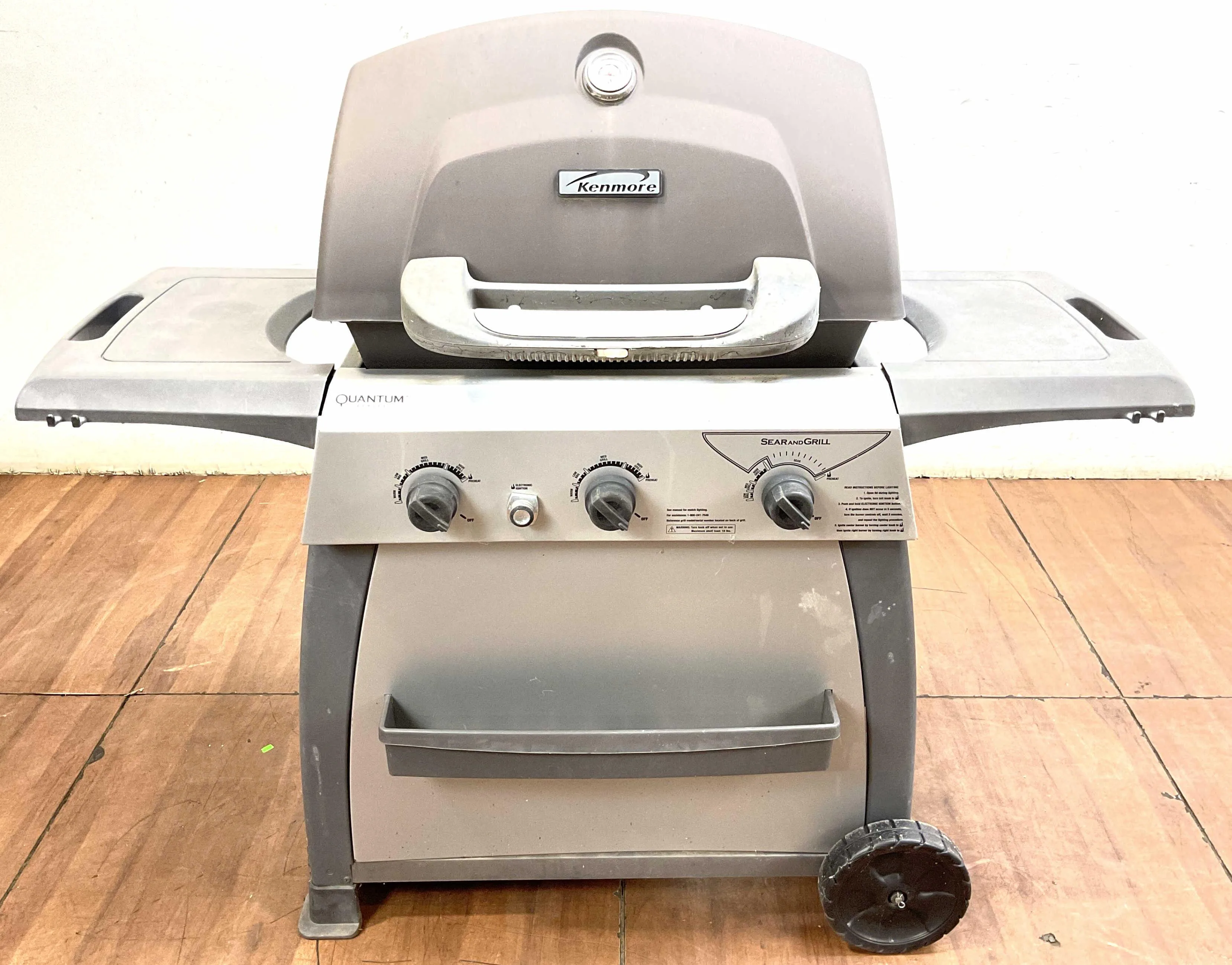 Lot Kenmore Quantum Series Propane Grill
