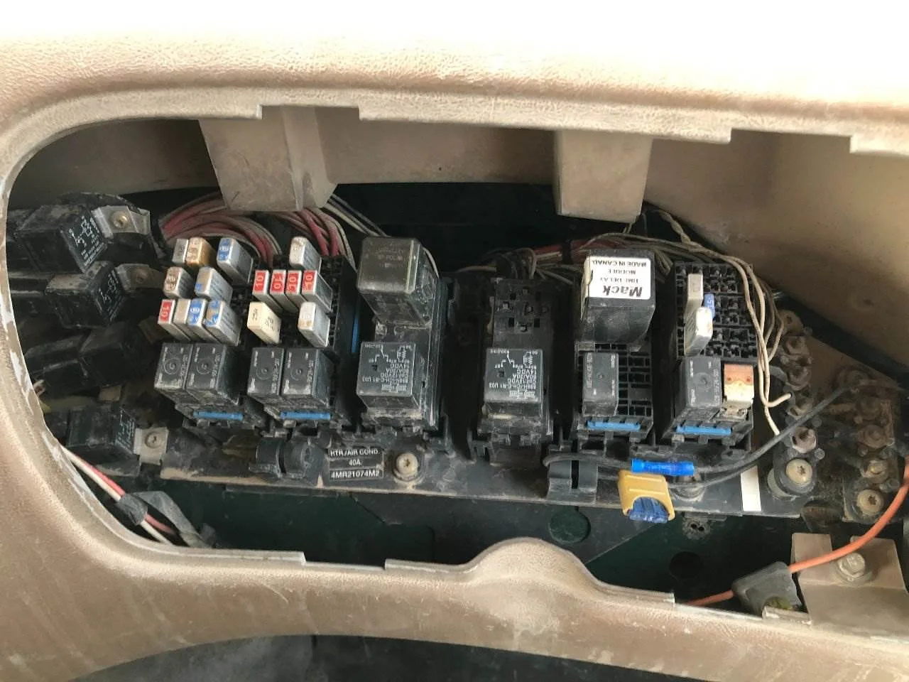 Mack Granite Fuse Panel Diagram Diagramwirings