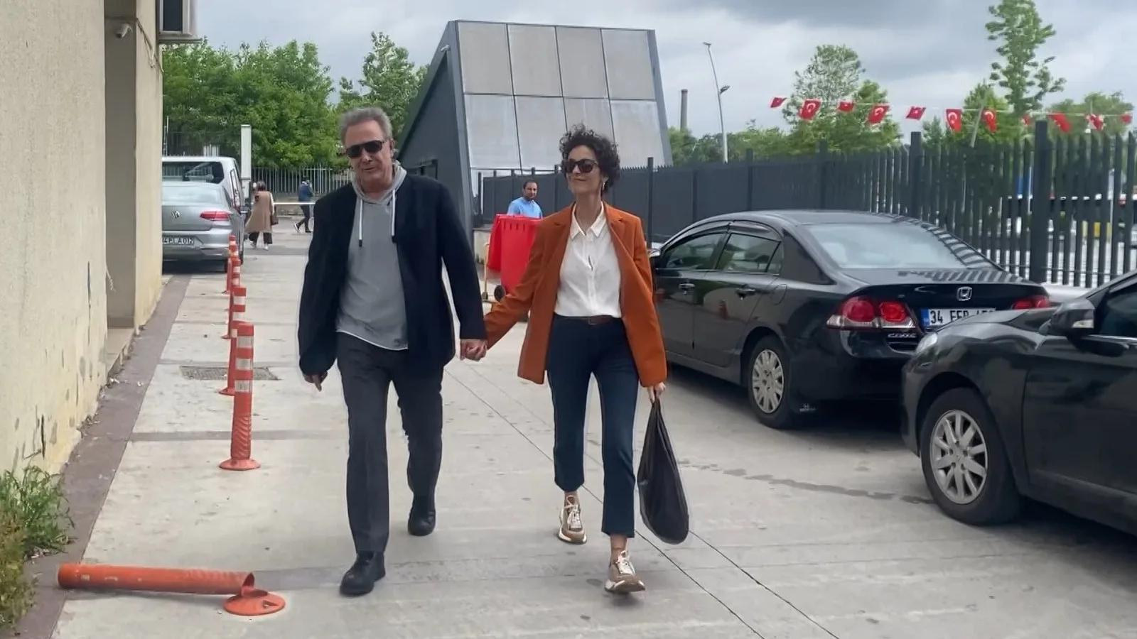 Mehmet Aslantuğ Ile Arzum Onan Boşandı Adliyeye El Ele Geldiler