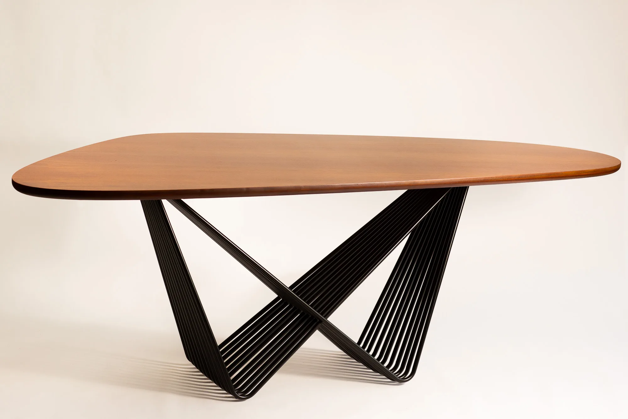 Mesa Orgânica Londres Conheça Mais Um Produto Da Qualidade Exclusiva Da Cadeiras Rosa