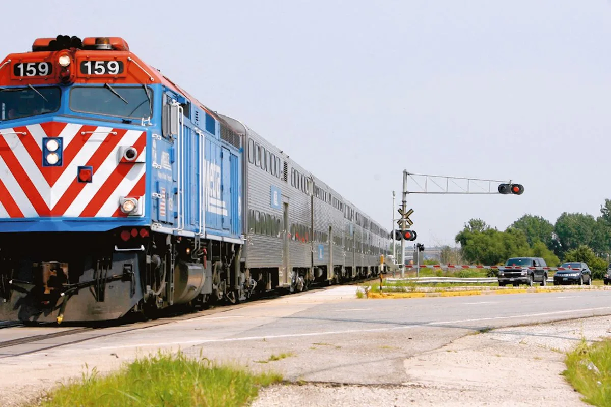 Metra Up W Service Resumes With Delays After Man Hit Killed Near Villa